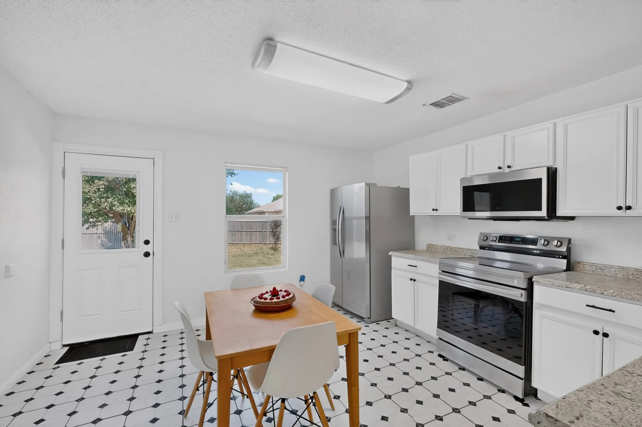 Single Family Residence For Rent in Collin County , 2505 Mitchell Lane, Anna, Texas 75409, 3 Bedroom, 2 Bathroom, 1 Garage spaces, 1,222 Sqft, built in 2004, mls#21366656, Real Estate Agent in Anna, Homes For Rent in Collin county, Homes For Rent in Anna, Realtor in Anna Texas, Real Estate Brokerage Independent Realty Texas, Luminita Cordes Realtor