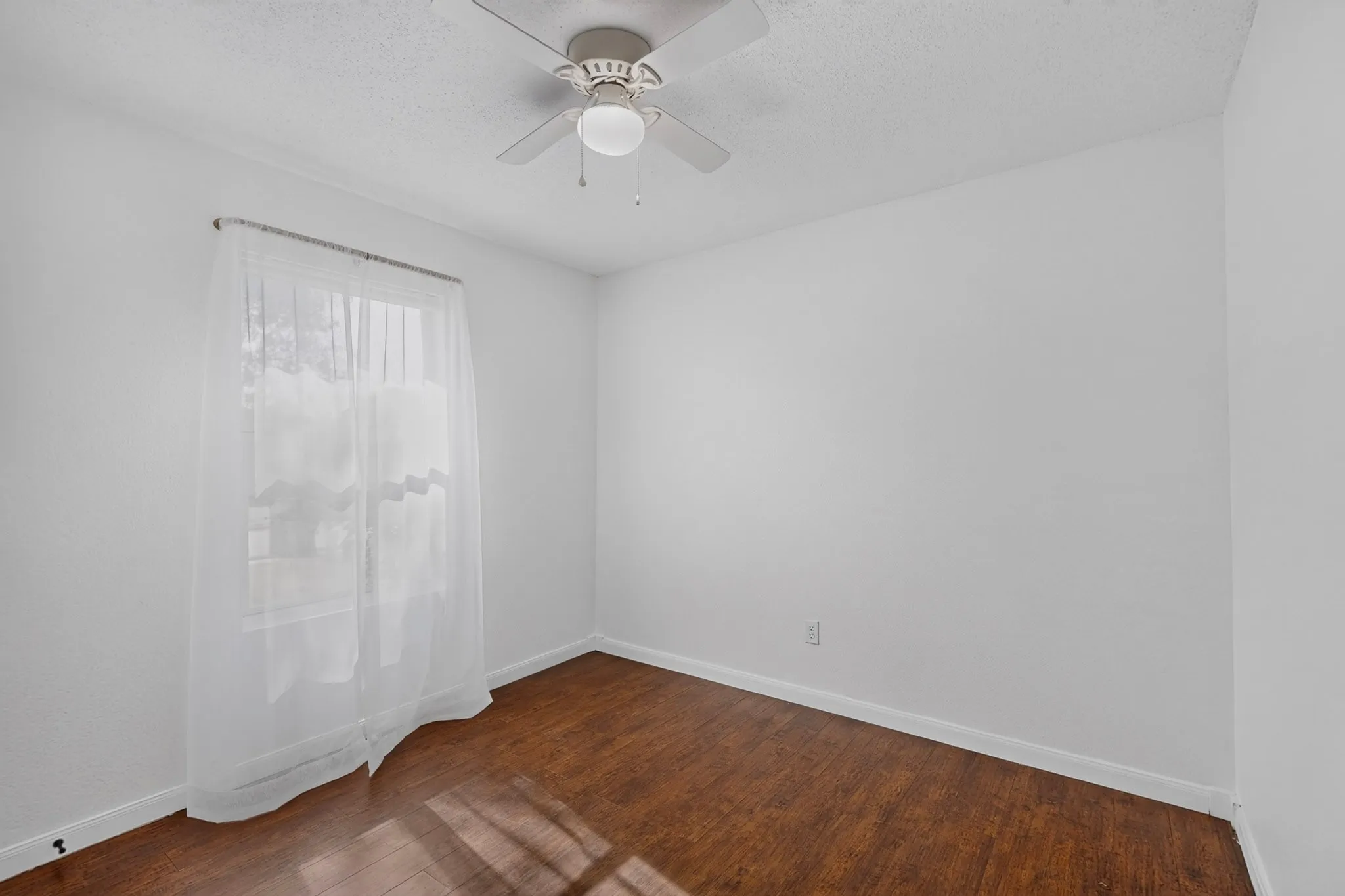 Single Family Residence For Rent in Collin County , 2505 Mitchell Lane, Anna, Texas 75409, 3 Bedroom, 2 Bathroom, 1 Garage spaces, 1,222 Sqft, built in 2004, mls#21366656, Real Estate Agent in Anna, Homes For Rent in Collin county, Homes For Rent in Anna, Realtor in Anna Texas, Real Estate Brokerage Independent Realty Texas, Luminita Cordes Realtor