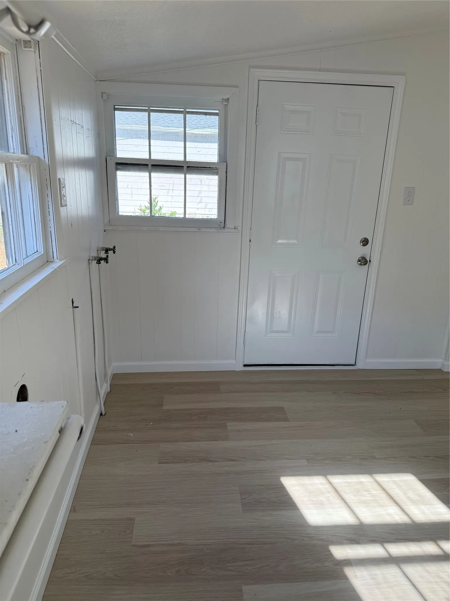 Single Family Residence For Rent in Grayson County , 1217 W Walker Street, Denison, Texas 75020, 2 Bedroom, 1 Bathroom, Garage spaces, 1,365 Sqft, built in 1939, mls#21366461, Real Estate Agent in Denison, Homes For Rent in Grayson county, Homes For Rent in Denison, Realtor in Denison Texas, Real Estate Brokerage Independent Realty Texas, Luminita Cordes Realtor