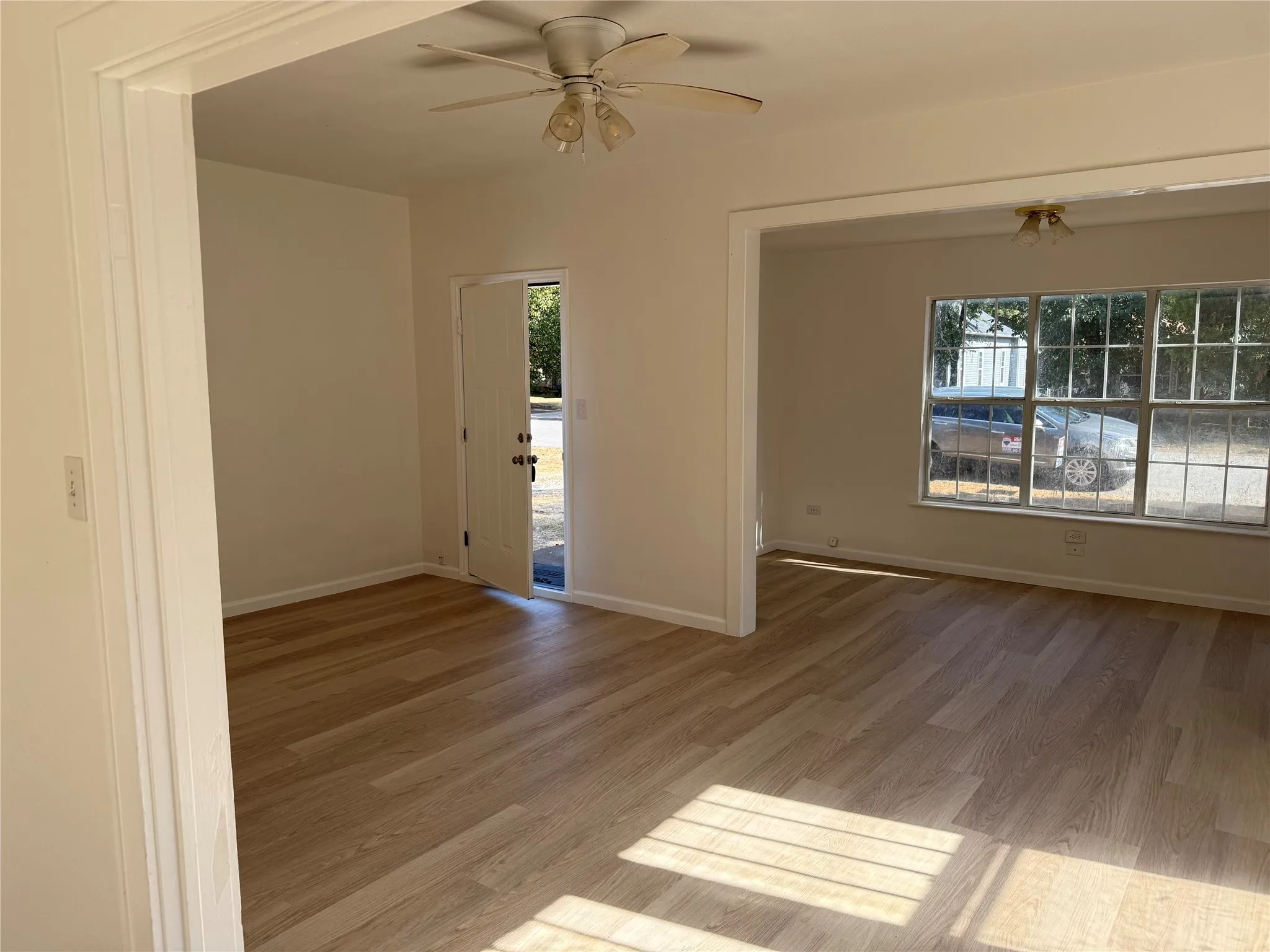 Single Family Residence For Rent in Grayson County , 1217 W Walker Street, Denison, Texas 75020, 2 Bedroom, 1 Bathroom, Garage spaces, 1,365 Sqft, built in 1939, mls#21366461, Real Estate Agent in Denison, Homes For Rent in Grayson county, Homes For Rent in Denison, Realtor in Denison Texas, Real Estate Brokerage Independent Realty Texas, Luminita Cordes Realtor