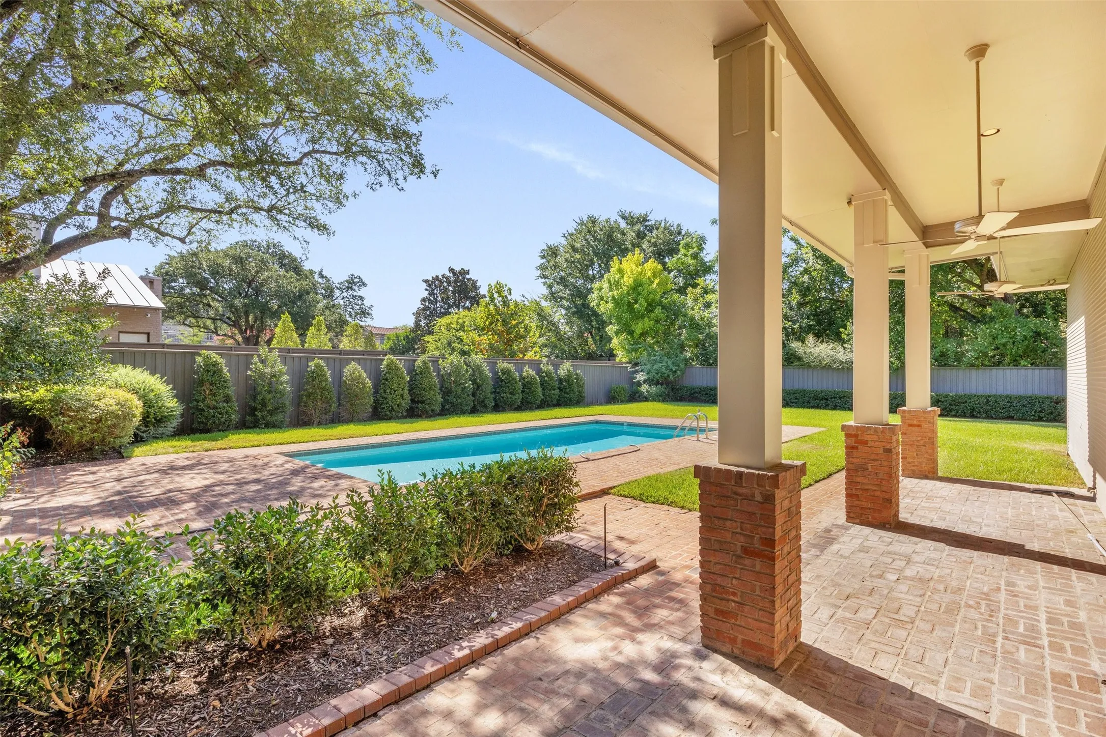 Single Family Residence For Sale in Dallas County , 5548 Falls Road, Dallas, Texas 75220, 5 Bedroom, 6 Bathroom, 3 Garage spaces, 5,128 Sqft, built in 1984, mls#21361765, Real Estate Agent in Dallas, Homes For Sale in Dallas county, Homes For Sale in Dallas, Realtor in Dallas Texas, Real Estate Brokerage Independent Realty Texas, Luminita Cordes Realtor