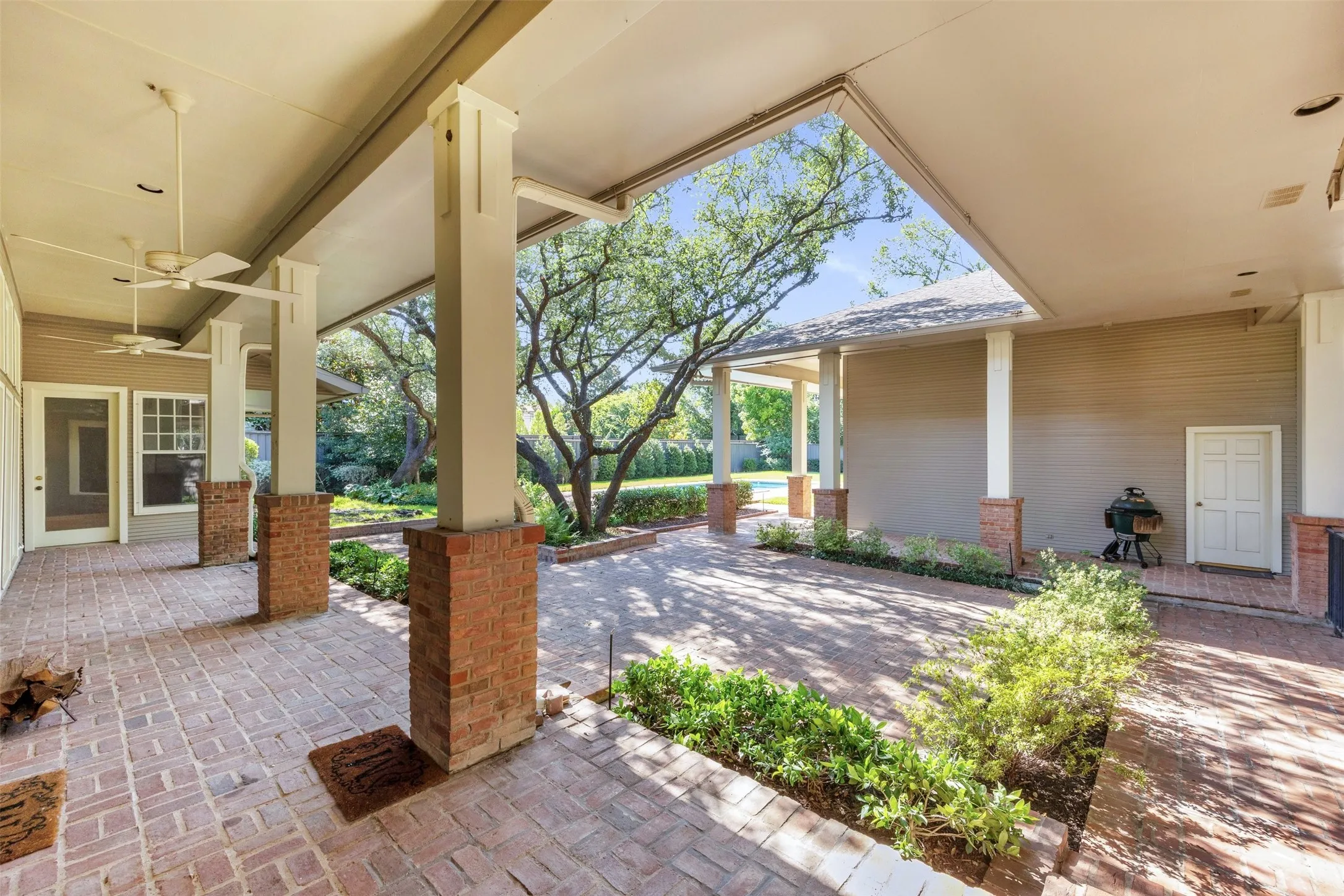 Single Family Residence For Sale in Dallas County , 5548 Falls Road, Dallas, Texas 75220, 5 Bedroom, 6 Bathroom, 3 Garage spaces, 5,128 Sqft, built in 1984, mls#21361765, Real Estate Agent in Dallas, Homes For Sale in Dallas county, Homes For Sale in Dallas, Realtor in Dallas Texas, Real Estate Brokerage Independent Realty Texas, Luminita Cordes Realtor