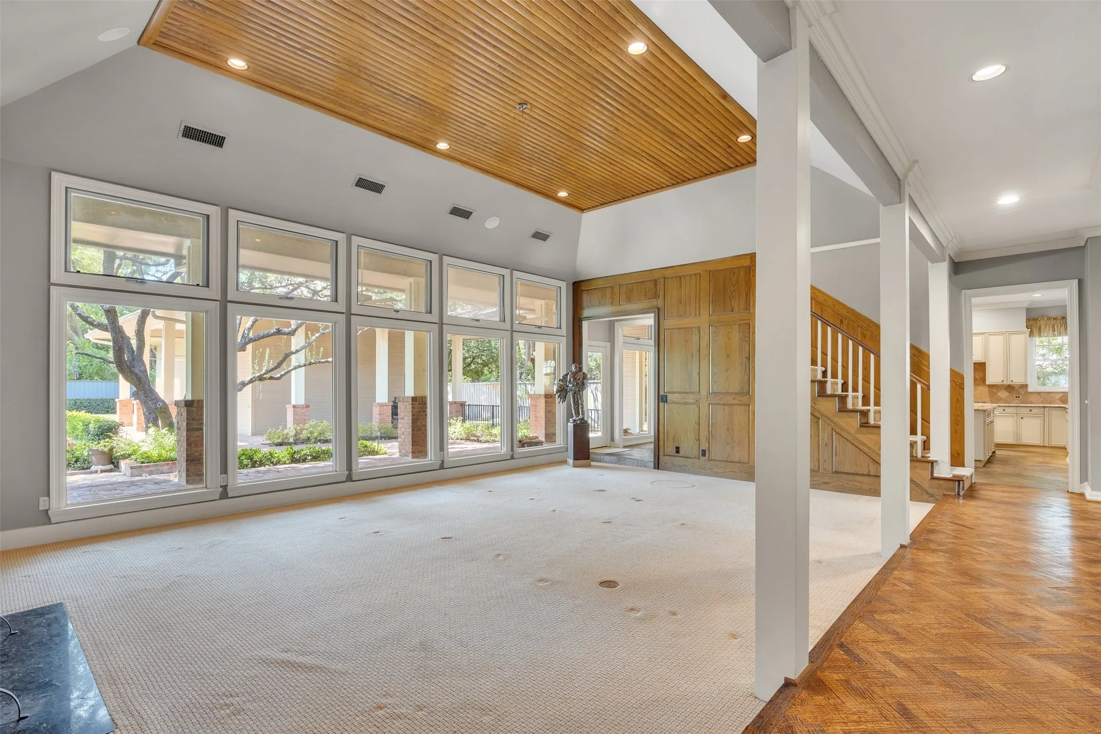 Single Family Residence For Sale in Dallas County , 5548 Falls Road, Dallas, Texas 75220, 5 Bedroom, 6 Bathroom, 3 Garage spaces, 5,128 Sqft, built in 1984, mls#21361765, Real Estate Agent in Dallas, Homes For Sale in Dallas county, Homes For Sale in Dallas, Realtor in Dallas Texas, Real Estate Brokerage Independent Realty Texas, Luminita Cordes Realtor