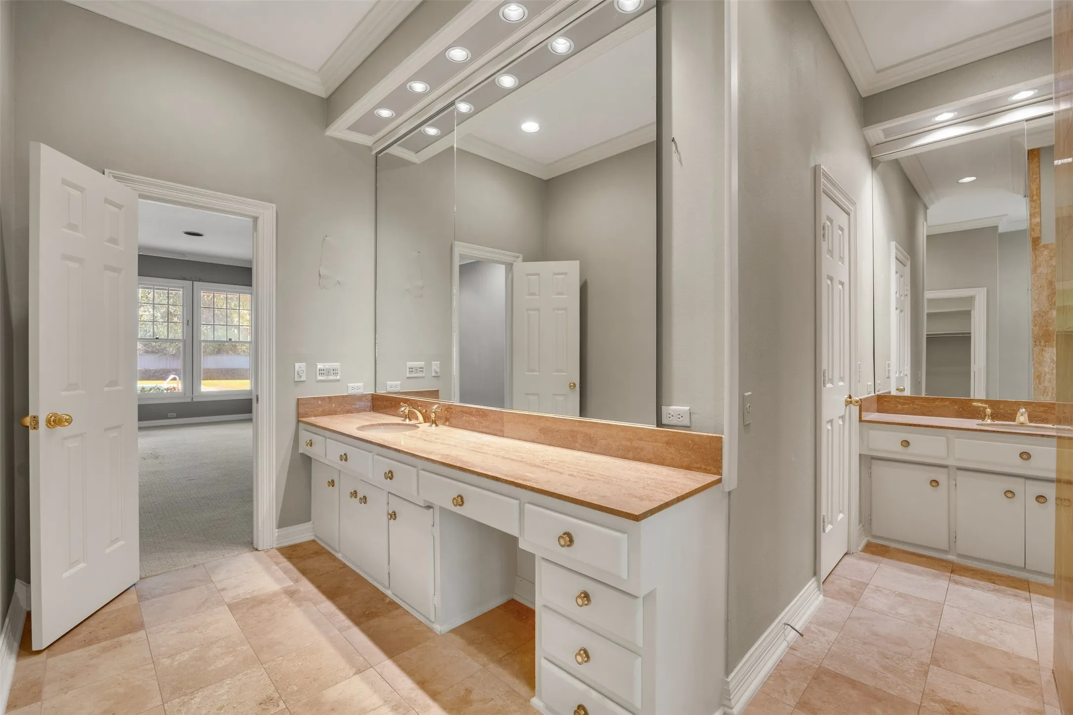 Single Family Residence For Sale in Dallas County , 5548 Falls Road, Dallas, Texas 75220, 5 Bedroom, 6 Bathroom, 3 Garage spaces, 5,128 Sqft, built in 1984, mls#21361765, Real Estate Agent in Dallas, Homes For Sale in Dallas county, Homes For Sale in Dallas, Realtor in Dallas Texas, Real Estate Brokerage Independent Realty Texas, Luminita Cordes Realtor
