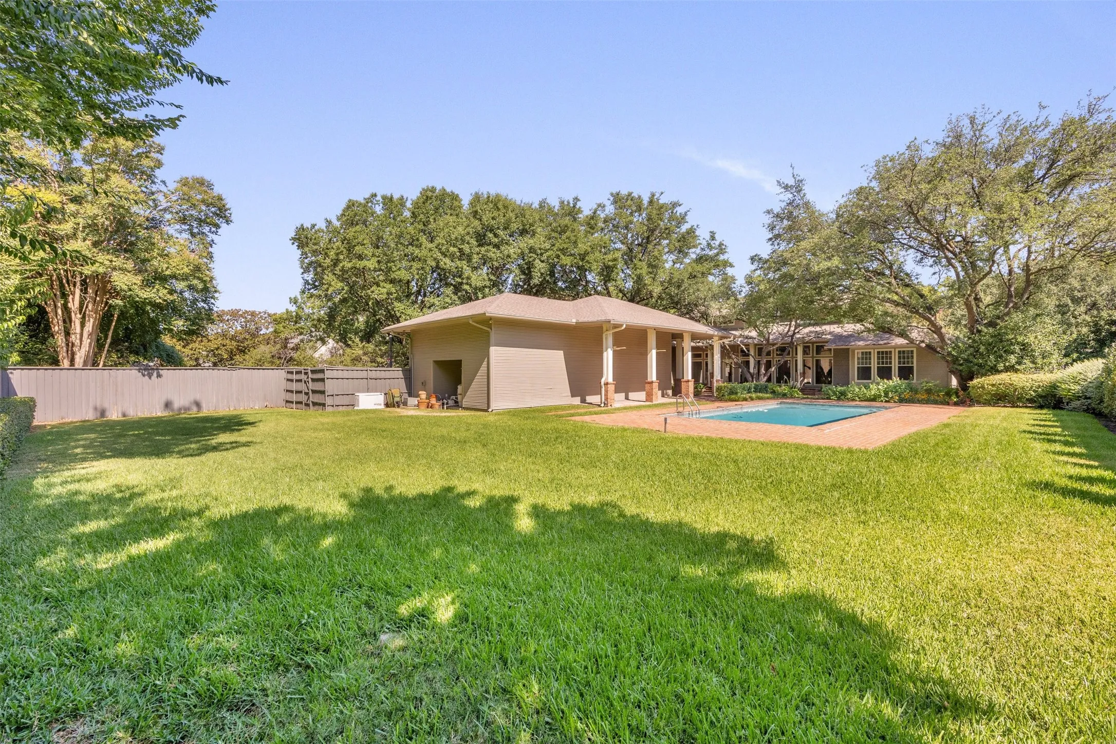 Single Family Residence For Sale in Dallas County , 5548 Falls Road, Dallas, Texas 75220, 5 Bedroom, 6 Bathroom, 3 Garage spaces, 5,128 Sqft, built in 1984, mls#21361765, Real Estate Agent in Dallas, Homes For Sale in Dallas county, Homes For Sale in Dallas, Realtor in Dallas Texas, Real Estate Brokerage Independent Realty Texas, Luminita Cordes Realtor