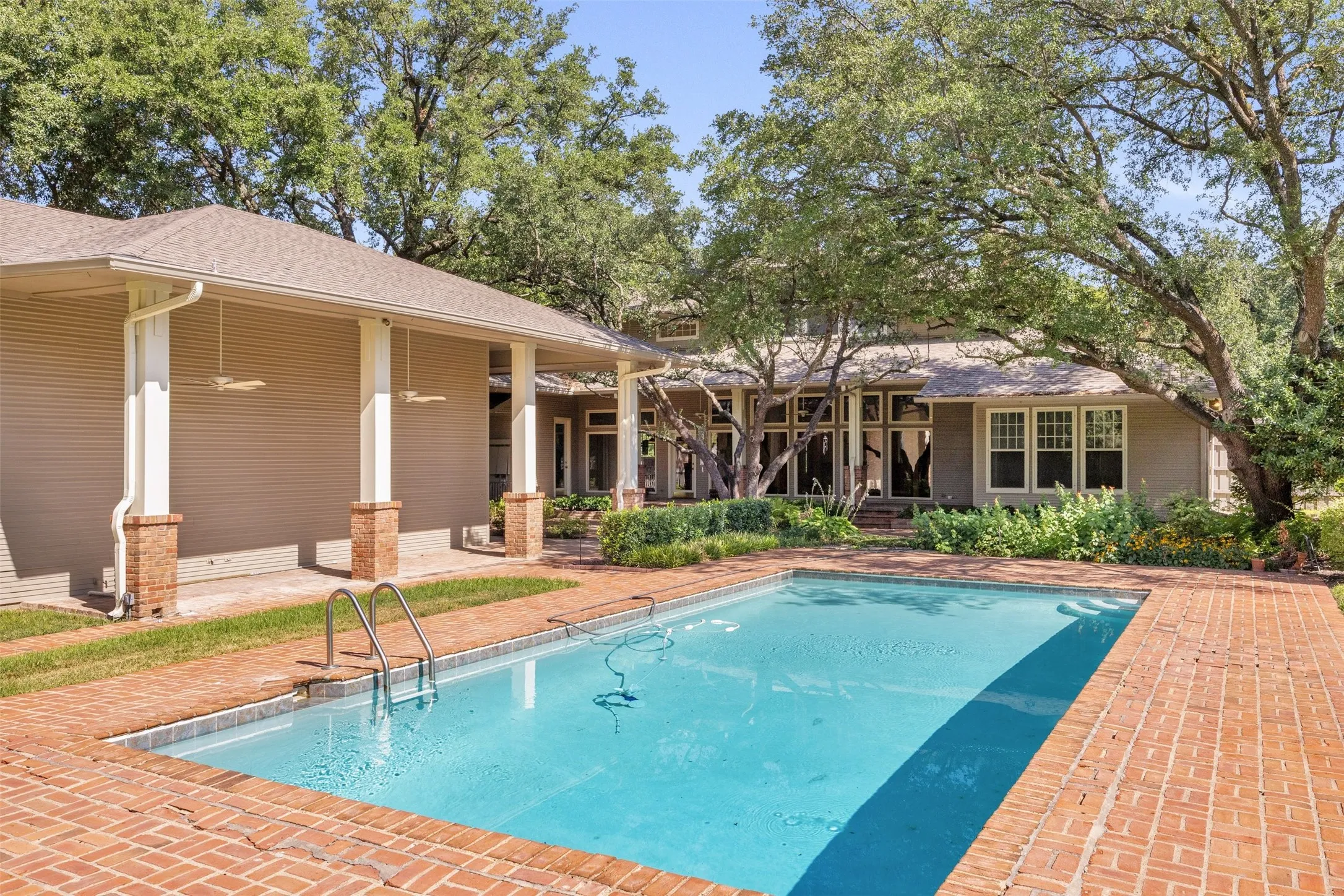 Single Family Residence For Sale in Dallas County , 5548 Falls Road, Dallas, Texas 75220, 5 Bedroom, 6 Bathroom, 3 Garage spaces, 5,128 Sqft, built in 1984, mls#21361765, Real Estate Agent in Dallas, Homes For Sale in Dallas county, Homes For Sale in Dallas, Realtor in Dallas Texas, Real Estate Brokerage Independent Realty Texas, Luminita Cordes Realtor