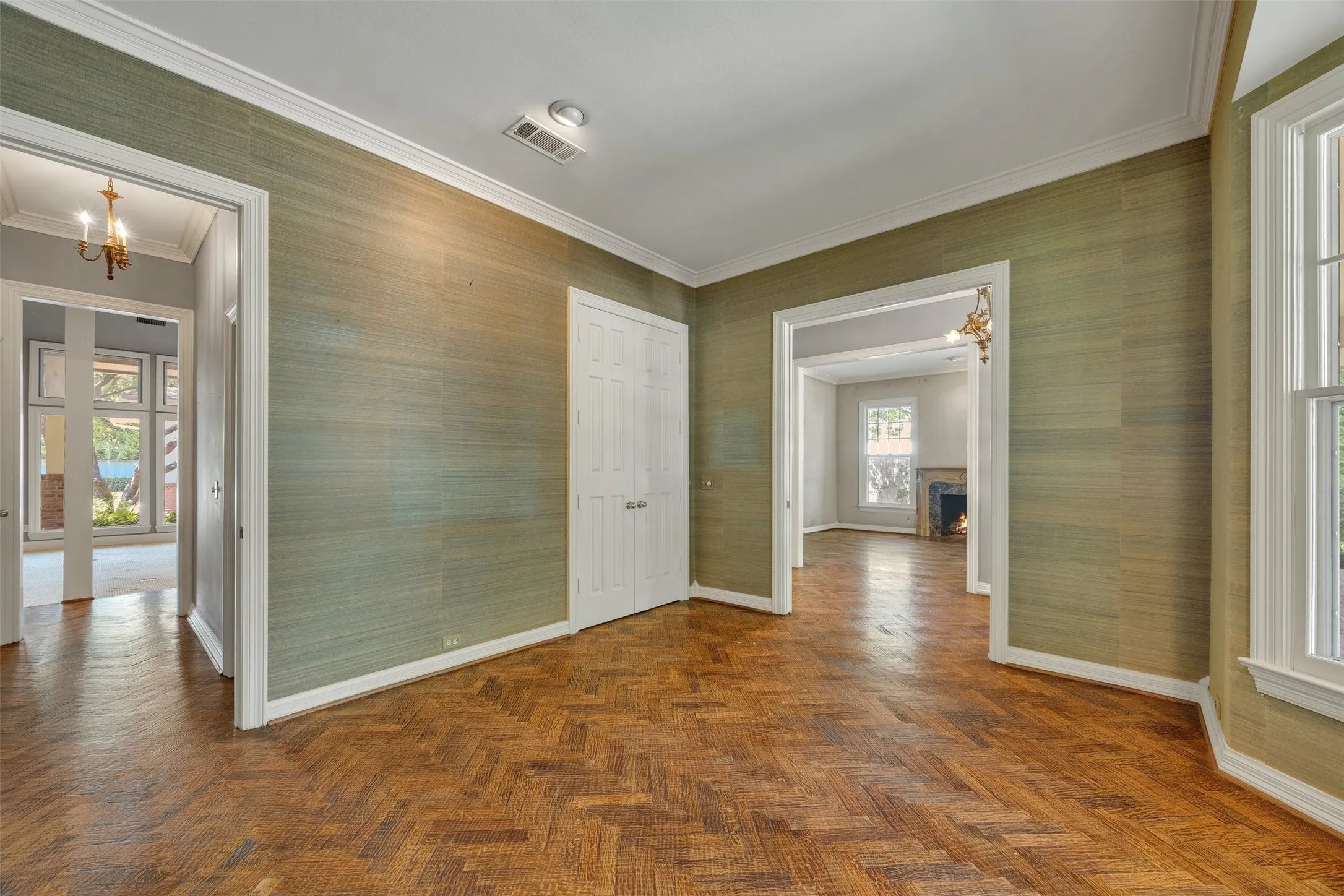 Single Family Residence For Sale in Dallas County , 5548 Falls Road, Dallas, Texas 75220, 5 Bedroom, 6 Bathroom, 3 Garage spaces, 5,128 Sqft, built in 1984, mls#21361765, Real Estate Agent in Dallas, Homes For Sale in Dallas county, Homes For Sale in Dallas, Realtor in Dallas Texas, Real Estate Brokerage Independent Realty Texas, Luminita Cordes Realtor