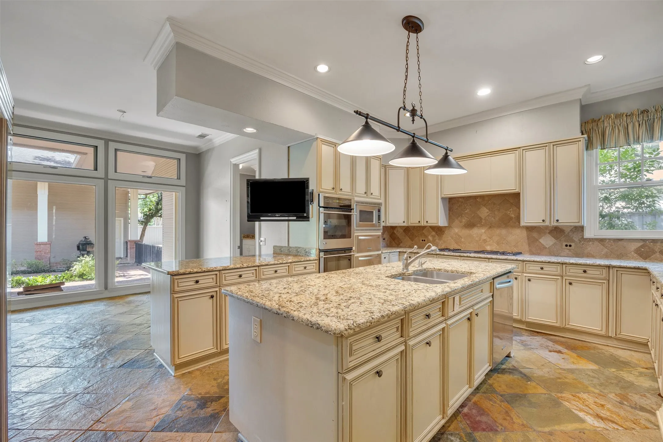Single Family Residence For Sale in Dallas County , 5548 Falls Road, Dallas, Texas 75220, 5 Bedroom, 6 Bathroom, 3 Garage spaces, 5,128 Sqft, built in 1984, mls#21361765, Real Estate Agent in Dallas, Homes For Sale in Dallas county, Homes For Sale in Dallas, Realtor in Dallas Texas, Real Estate Brokerage Independent Realty Texas, Luminita Cordes Realtor