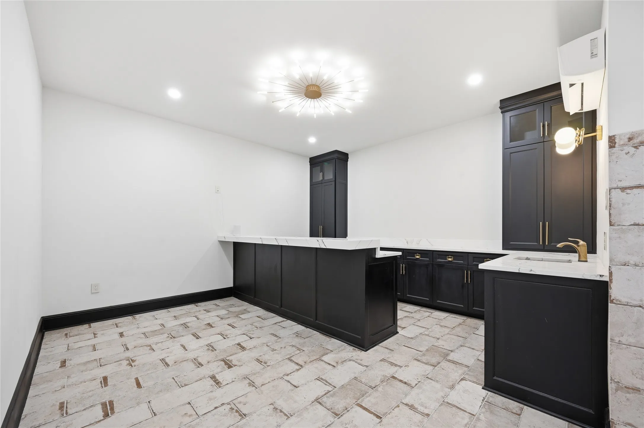 Single Family Residence For Sale in Dallas County , 6941 Gaston Avenue, Dallas, Texas 75214, 6 Bedroom, 6 Bathroom, 4 Garage spaces, 7,577 Sqft, built in 2025, mls#21366599, Real Estate Agent in Dallas, Homes For Sale in Dallas county, Homes For Sale in Dallas, Realtor in Dallas Texas, Real Estate Brokerage Independent Realty Texas, Luminita Cordes Realtor