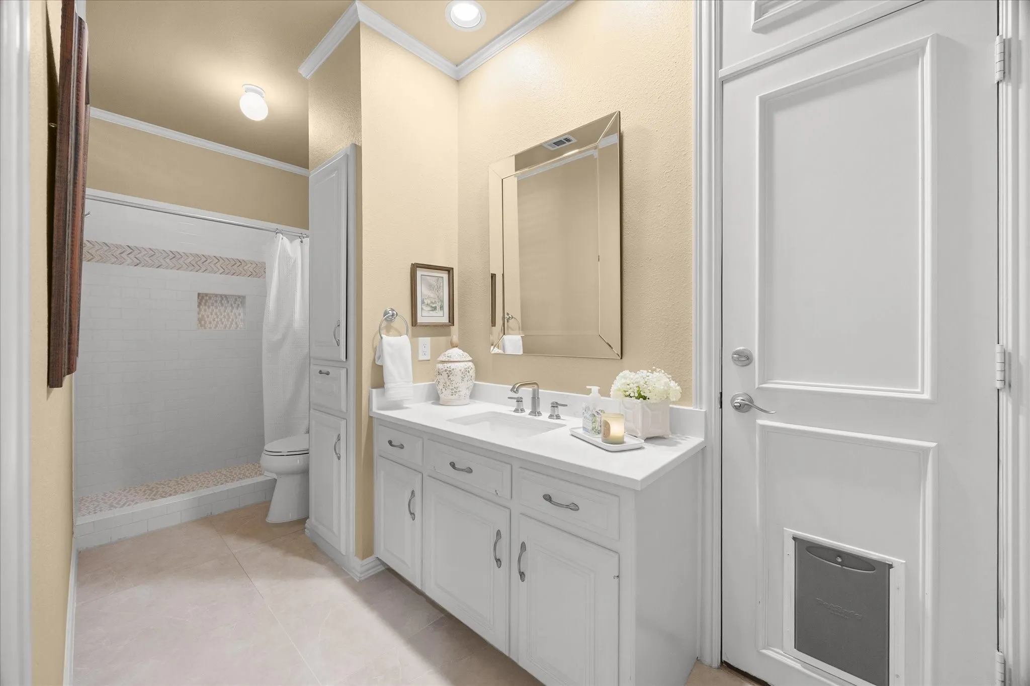 Guest full bath can double for pool bath