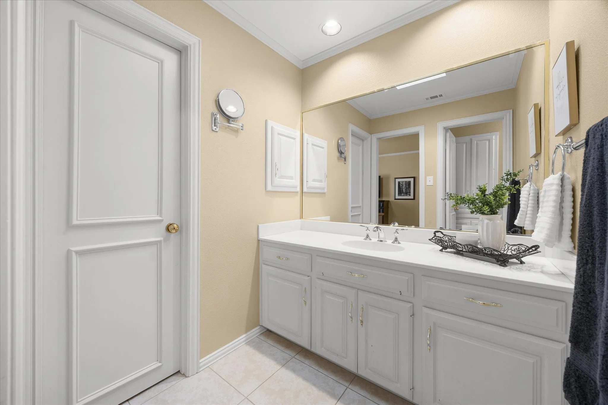 Auxiliary full bath