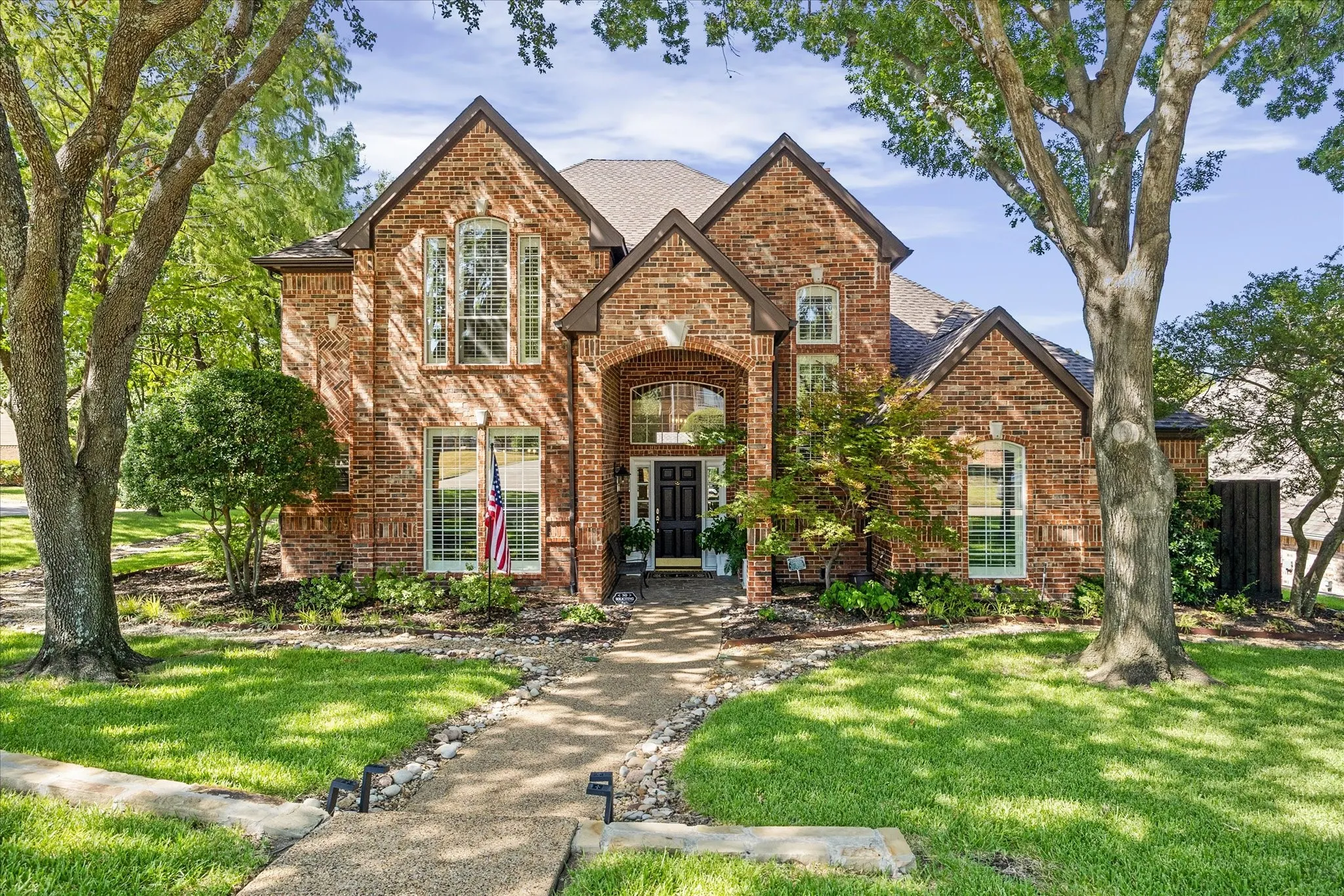 Picture perfect curb appeal welcomes your arrival!