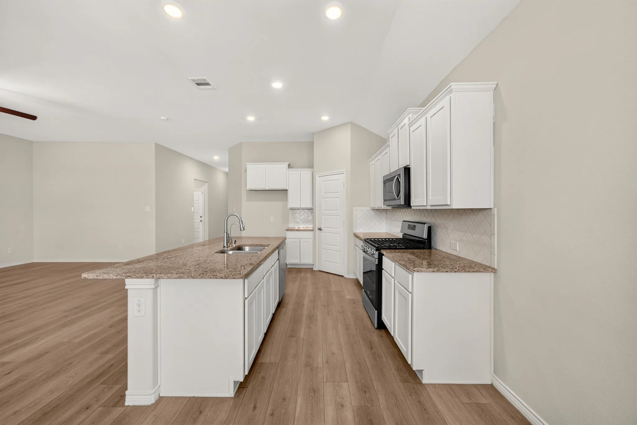 Single Family Residence For Sale in Denton County , 6317 Crownmere Drive, Celina, Texas 76227, 4 Bedroom, 2 Bathroom, 2 Garage spaces, 1,882 Sqft, built in 2019, mls#21364523, Real Estate Agent in Celina, Homes For Sale in Denton county, Homes For Sale in Celina, Realtor in Celina Texas, Real Estate Brokerage Independent Realty Texas, Luminita Cordes Realtor