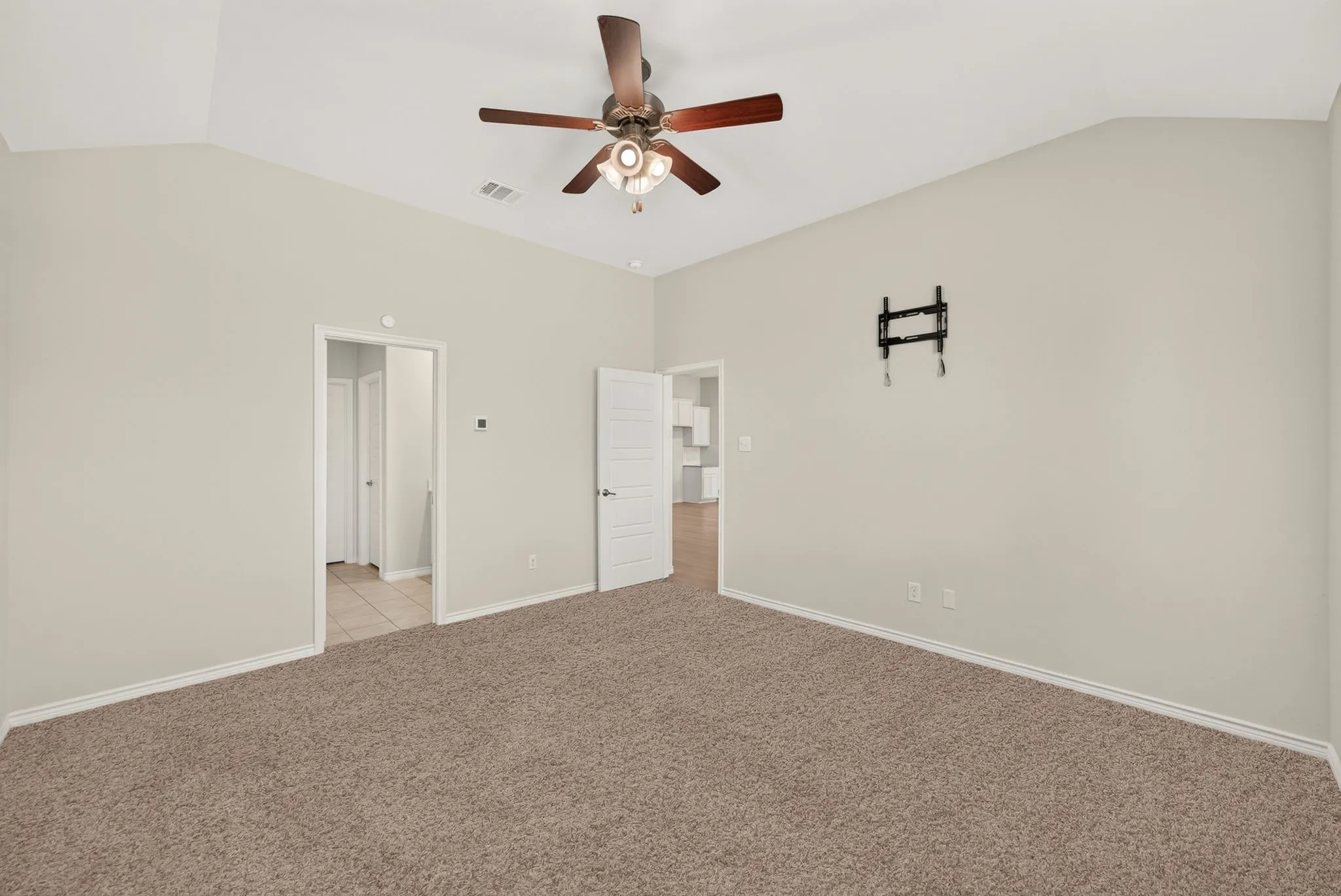 Single Family Residence For Sale in Denton County , 6317 Crownmere Drive, Celina, Texas 76227, 4 Bedroom, 2 Bathroom, 2 Garage spaces, 1,882 Sqft, built in 2019, mls#21364523, Real Estate Agent in Celina, Homes For Sale in Denton county, Homes For Sale in Celina, Realtor in Celina Texas, Real Estate Brokerage Independent Realty Texas, Luminita Cordes Realtor