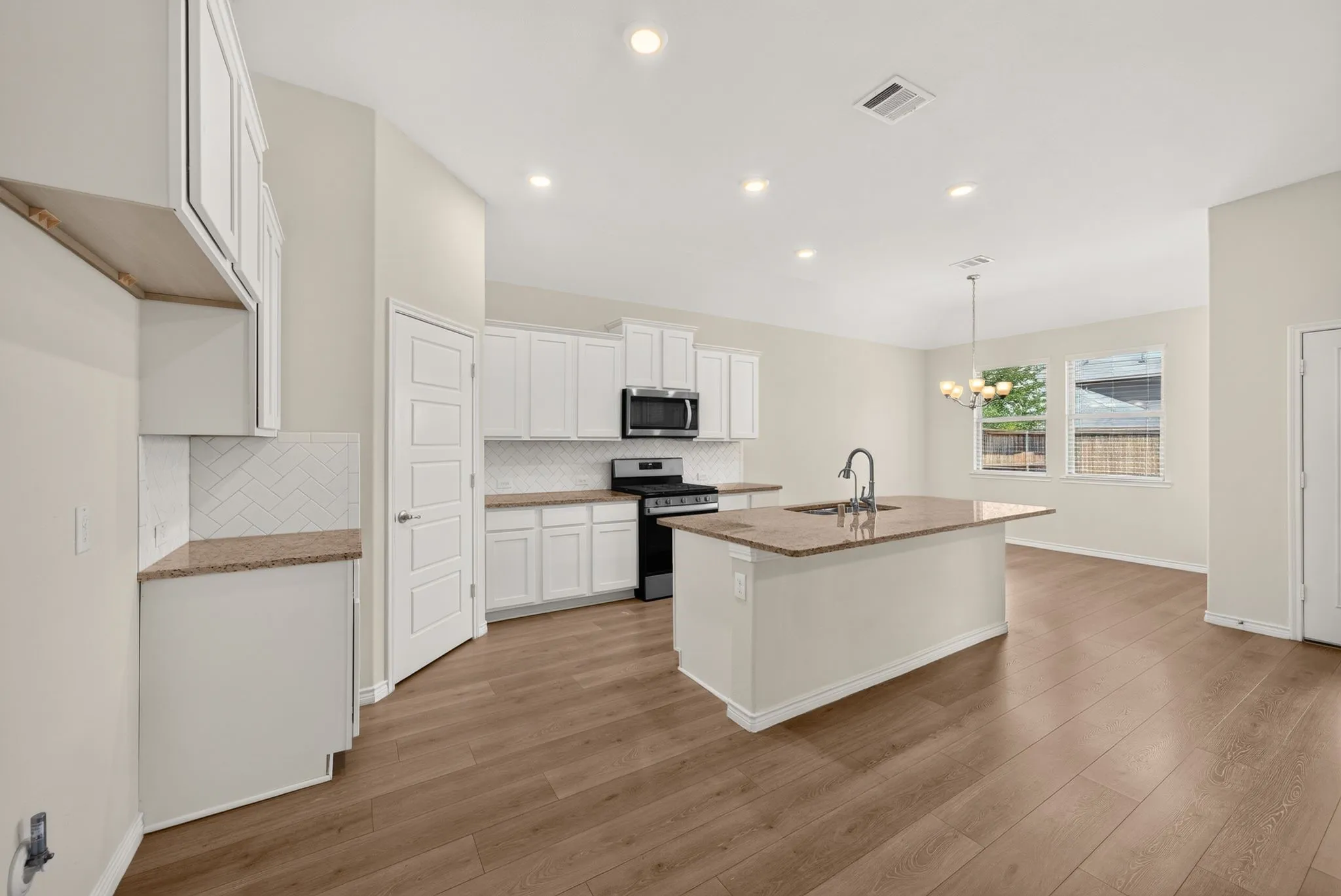 Single Family Residence For Sale in Denton County , 6317 Crownmere Drive, Celina, Texas 76227, 4 Bedroom, 2 Bathroom, 2 Garage spaces, 1,882 Sqft, built in 2019, mls#21364523, Real Estate Agent in Celina, Homes For Sale in Denton county, Homes For Sale in Celina, Realtor in Celina Texas, Real Estate Brokerage Independent Realty Texas, Luminita Cordes Realtor