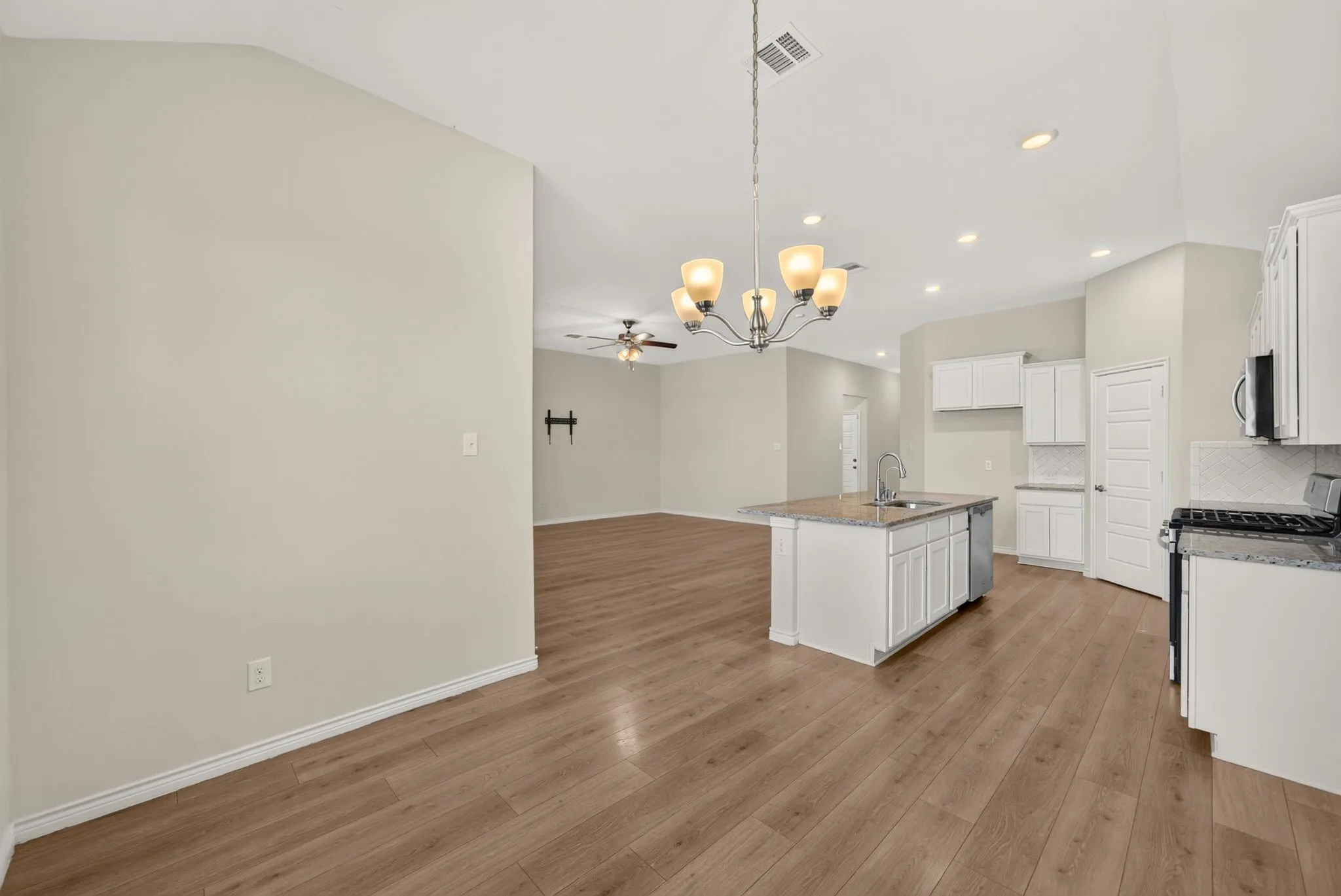 Single Family Residence For Sale in Denton County , 6317 Crownmere Drive, Celina, Texas 76227, 4 Bedroom, 2 Bathroom, 2 Garage spaces, 1,882 Sqft, built in 2019, mls#21364523, Real Estate Agent in Celina, Homes For Sale in Denton county, Homes For Sale in Celina, Realtor in Celina Texas, Real Estate Brokerage Independent Realty Texas, Luminita Cordes Realtor