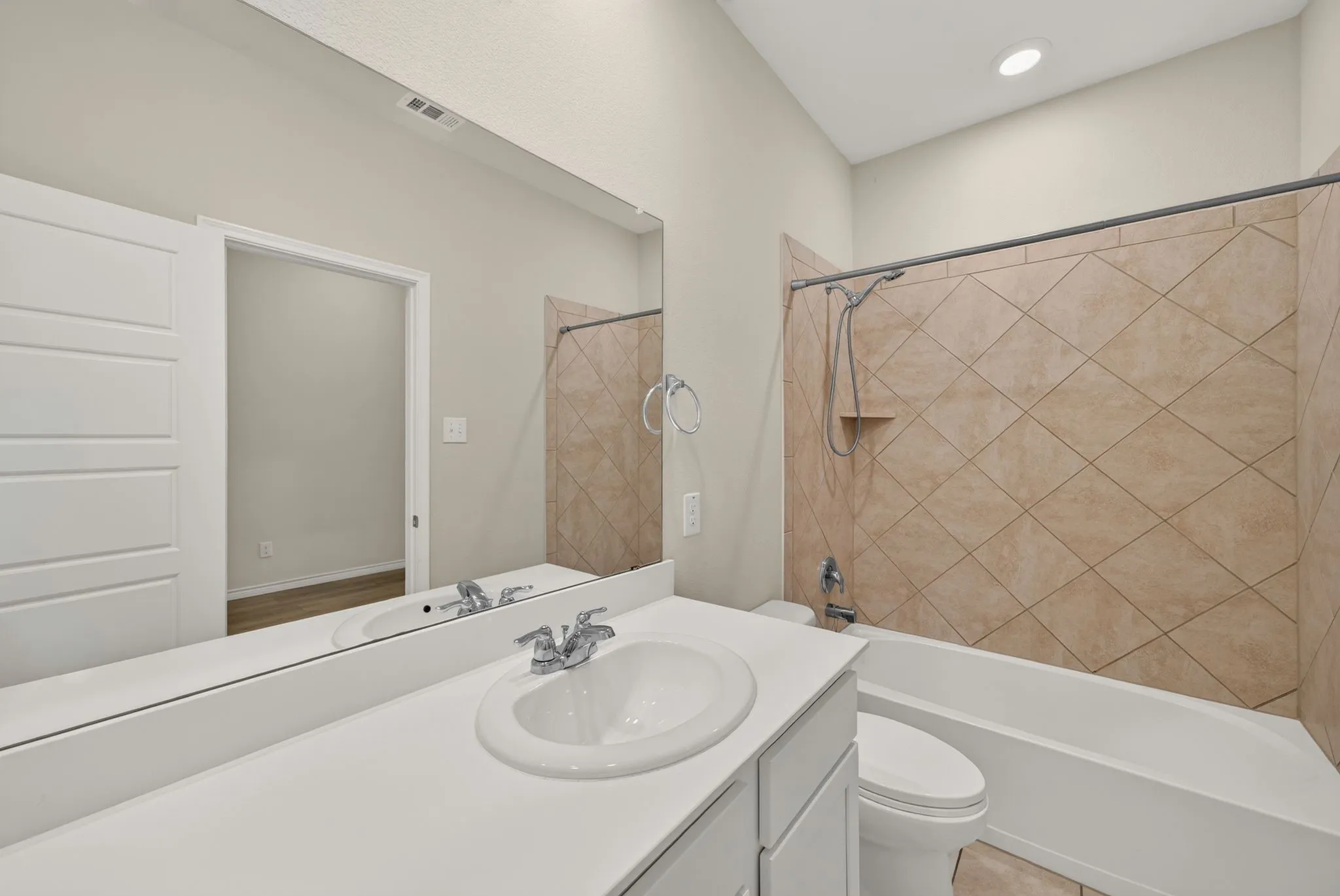 Single Family Residence For Sale in Denton County , 6317 Crownmere Drive, Celina, Texas 76227, 4 Bedroom, 2 Bathroom, 2 Garage spaces, 1,882 Sqft, built in 2019, mls#21364523, Real Estate Agent in Celina, Homes For Sale in Denton county, Homes For Sale in Celina, Realtor in Celina Texas, Real Estate Brokerage Independent Realty Texas, Luminita Cordes Realtor
