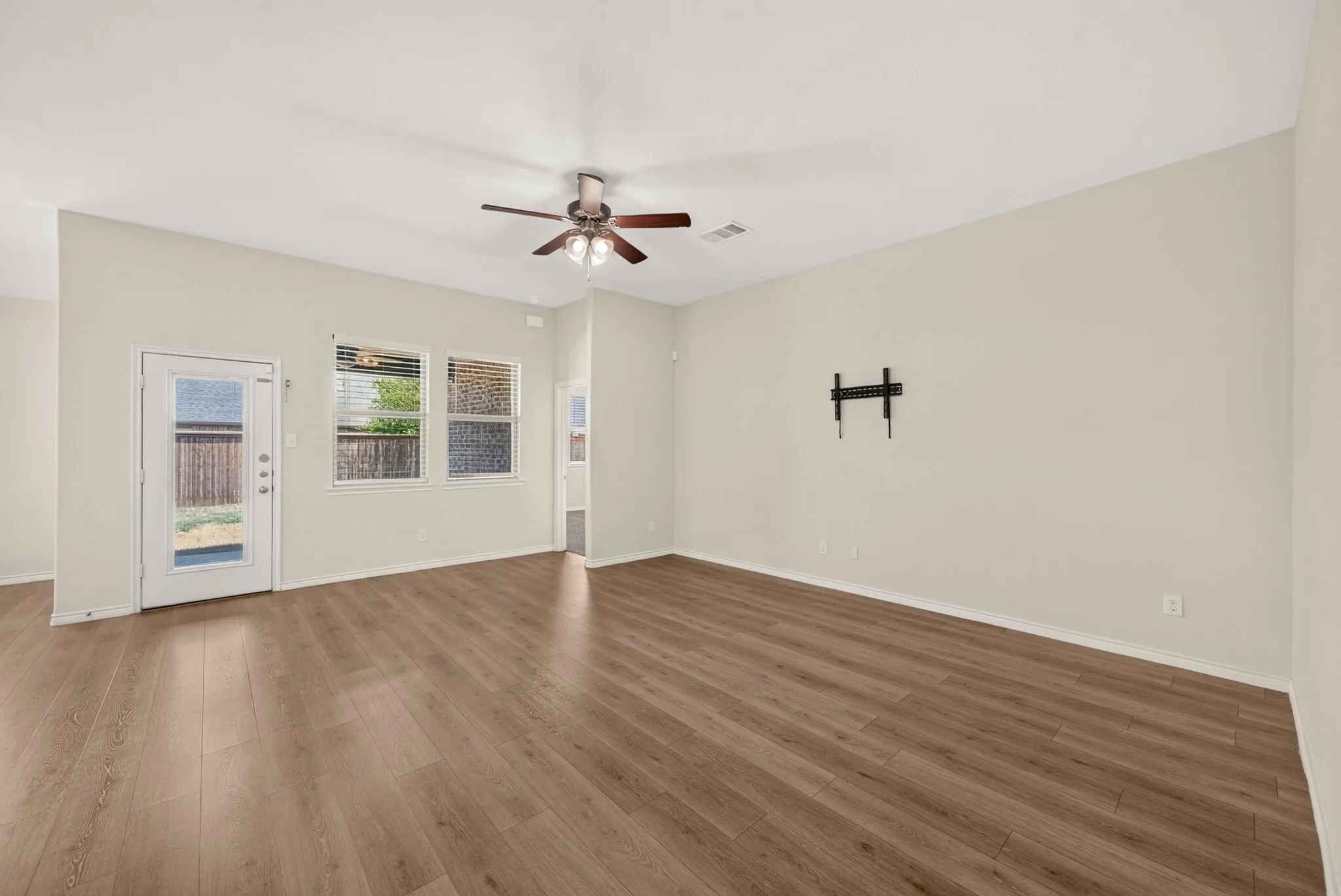 Single Family Residence For Sale in Denton County , 6317 Crownmere Drive, Celina, Texas 76227, 4 Bedroom, 2 Bathroom, 2 Garage spaces, 1,882 Sqft, built in 2019, mls#21364523, Real Estate Agent in Celina, Homes For Sale in Denton county, Homes For Sale in Celina, Realtor in Celina Texas, Real Estate Brokerage Independent Realty Texas, Luminita Cordes Realtor