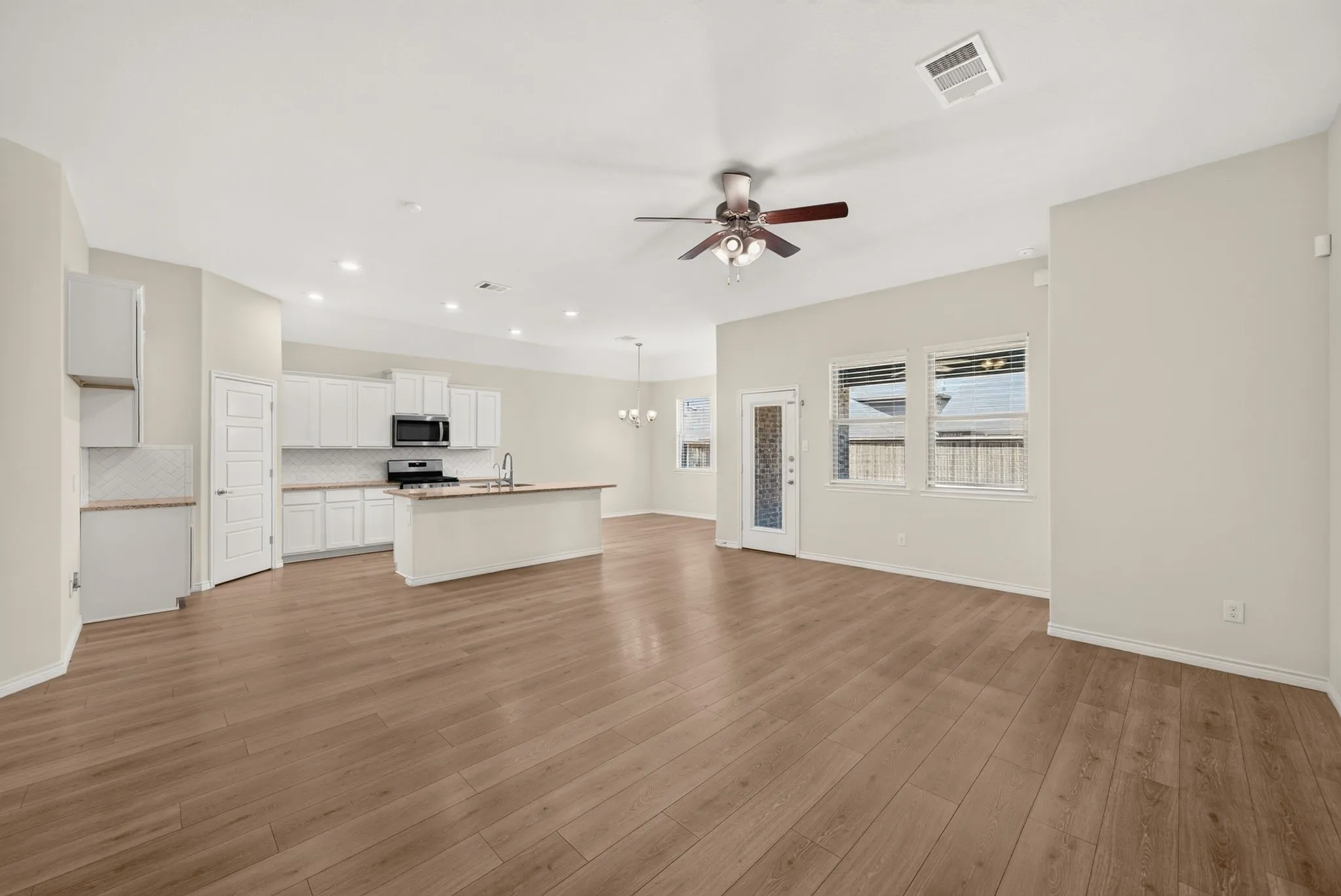 Single Family Residence For Sale in Denton County , 6317 Crownmere Drive, Celina, Texas 76227, 4 Bedroom, 2 Bathroom, 2 Garage spaces, 1,882 Sqft, built in 2019, mls#21364523, Real Estate Agent in Celina, Homes For Sale in Denton county, Homes For Sale in Celina, Realtor in Celina Texas, Real Estate Brokerage Independent Realty Texas, Luminita Cordes Realtor