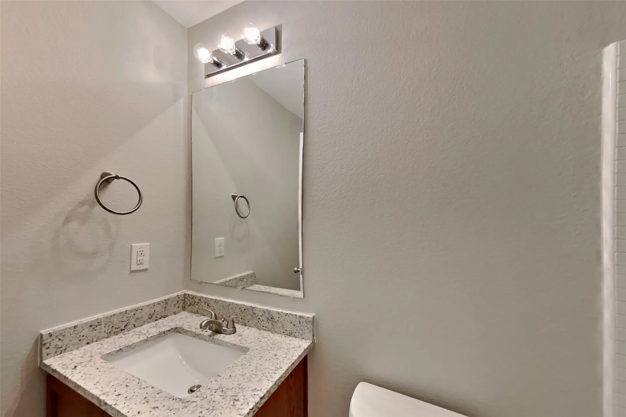 Single Family Residence For Rent in Tarrant County , 1256 Boxwood Lane, Burleson, Texas 76028, 3 Bedroom, 2 Bathroom, 2 Garage spaces, 1,661 Sqft, built in 2014, mls#21366659, Real Estate Agent in Burleson, Homes For Rent in Tarrant county, Homes For Rent in Burleson, Realtor in Burleson Texas, Real Estate Brokerage Independent Realty Texas, Luminita Cordes Realtor