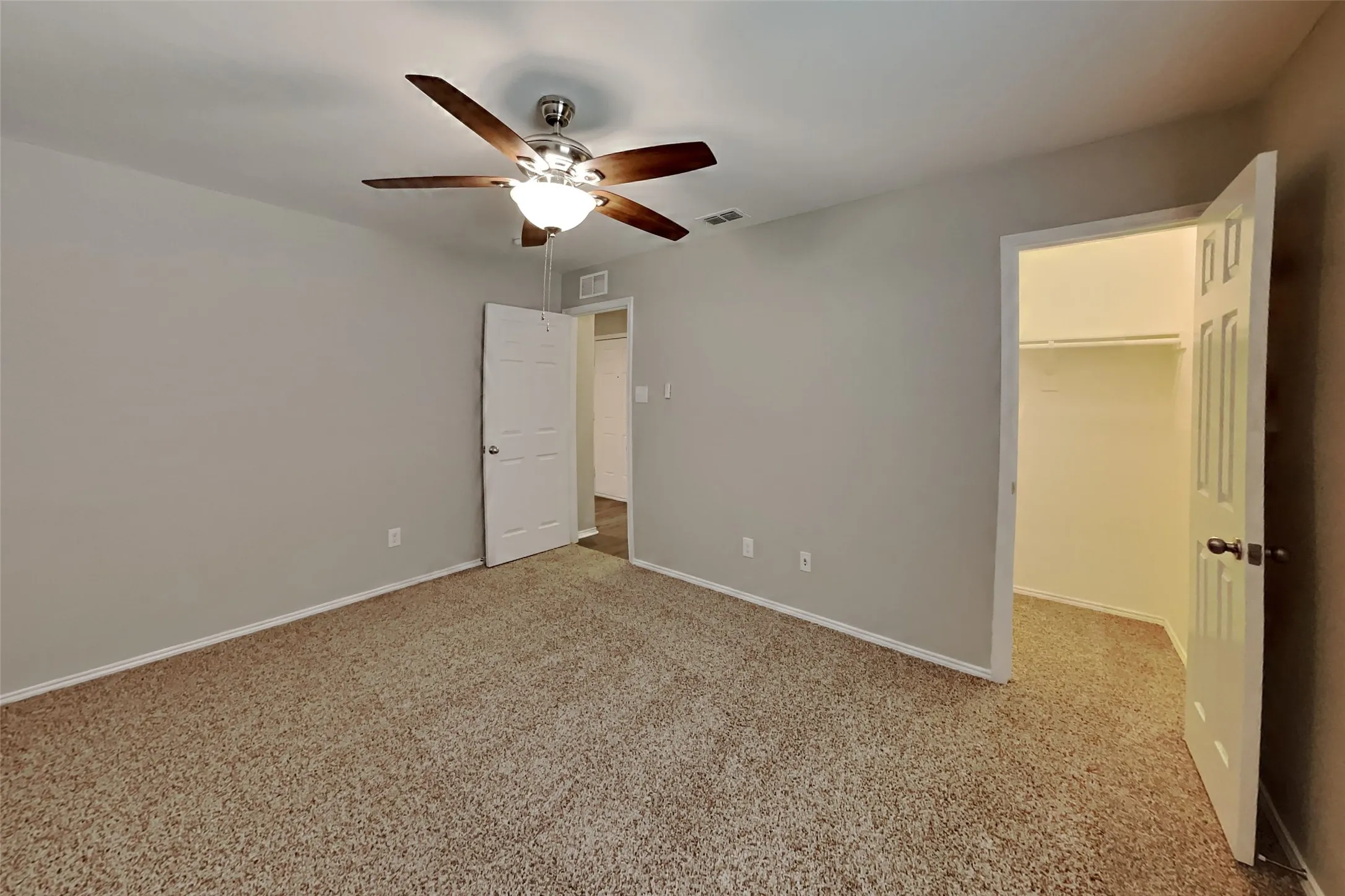 Single Family Residence For Rent in Tarrant County , 1256 Boxwood Lane, Burleson, Texas 76028, 3 Bedroom, 2 Bathroom, 2 Garage spaces, 1,661 Sqft, built in 2014, mls#21366659, Real Estate Agent in Burleson, Homes For Rent in Tarrant county, Homes For Rent in Burleson, Realtor in Burleson Texas, Real Estate Brokerage Independent Realty Texas, Luminita Cordes Realtor