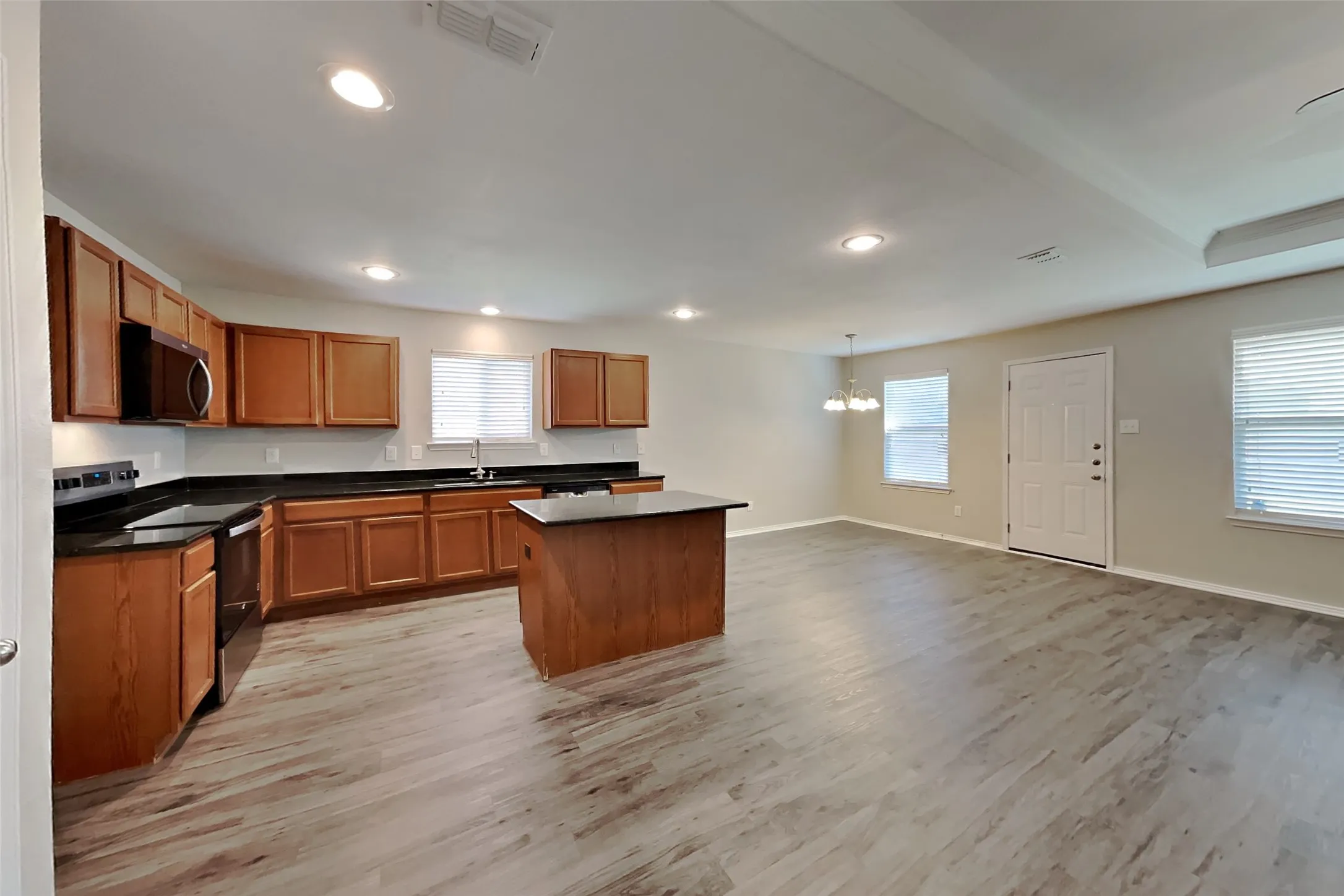 Single Family Residence For Rent in Tarrant County , 1256 Boxwood Lane, Burleson, Texas 76028, 3 Bedroom, 2 Bathroom, 2 Garage spaces, 1,661 Sqft, built in 2014, mls#21366659, Real Estate Agent in Burleson, Homes For Rent in Tarrant county, Homes For Rent in Burleson, Realtor in Burleson Texas, Real Estate Brokerage Independent Realty Texas, Luminita Cordes Realtor
