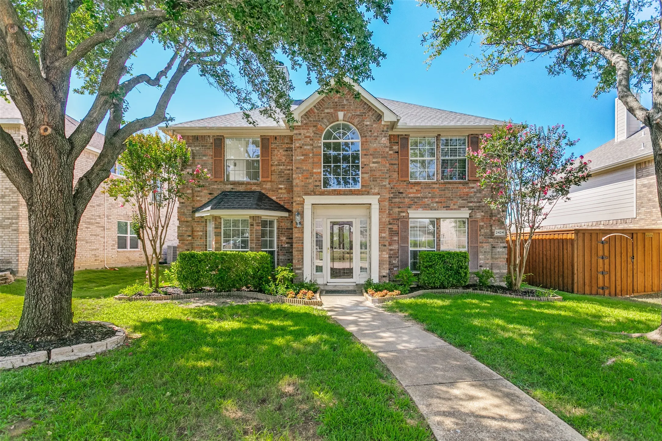 Single Family Residence For Sale in Collin County , 2424 Hunters Run Drive, Plano, Texas 75025, 4 Bedroom, 3 Bathroom, 2 Garage spaces, 2,017 Sqft, built in 1999, mls#21366662, Real Estate Agent in Plano, Homes For Sale in Collin county, Homes For Sale in Plano, Realtor in Plano Texas, Real Estate Brokerage Independent Realty Texas, Luminita Cordes Realtor