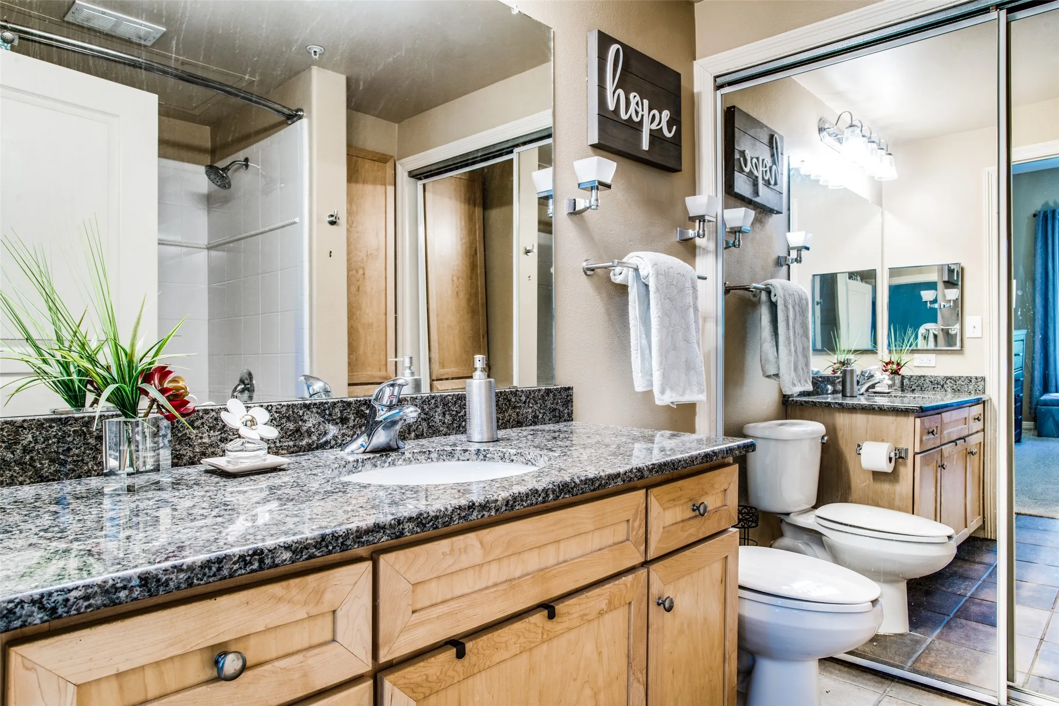 Condominium For Rent in Dallas County , 330 Las Colinas Boulevard E 464, Irving, Texas 75039, 1 Bedroom, 1 Bathroom, 1 Garage spaces, 813 Sqft, built in 2001, mls#21359519, Real Estate Agent in Irving, Homes For Rent in Dallas county, Homes For Rent in Irving, Realtor in Irving Texas, Real Estate Brokerage Independent Realty Texas, Luminita Cordes Realtor