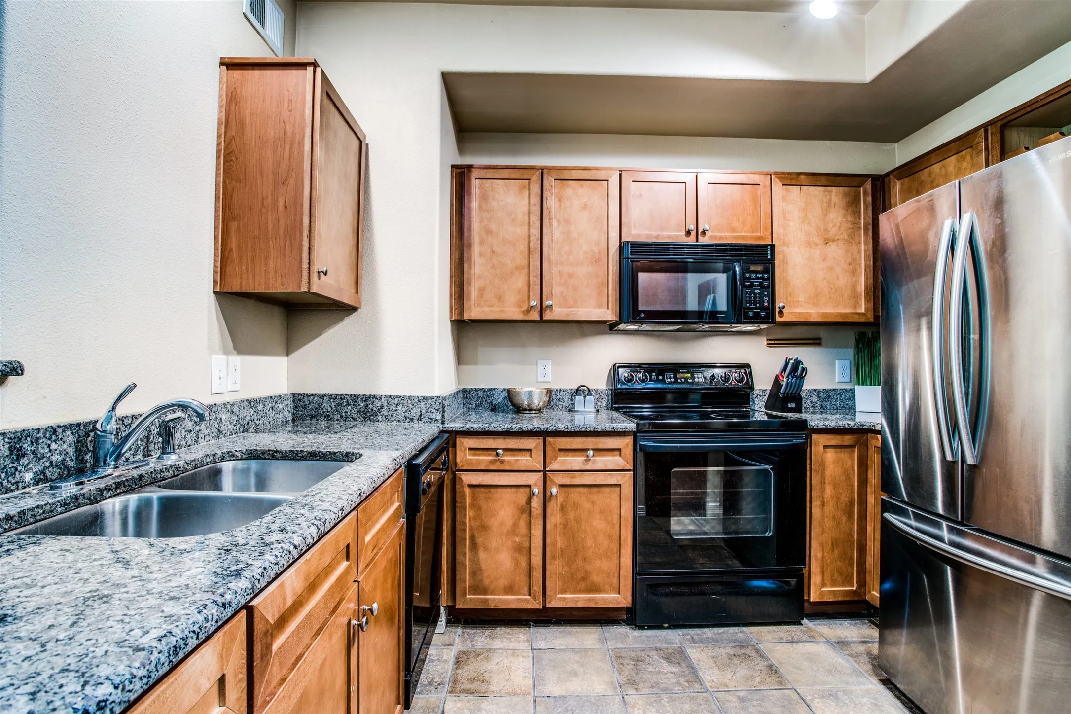 Condominium For Rent in Dallas County , 330 Las Colinas Boulevard E 464, Irving, Texas 75039, 1 Bedroom, 1 Bathroom, 1 Garage spaces, 813 Sqft, built in 2001, mls#21359519, Real Estate Agent in Irving, Homes For Rent in Dallas county, Homes For Rent in Irving, Realtor in Irving Texas, Real Estate Brokerage Independent Realty Texas, Luminita Cordes Realtor