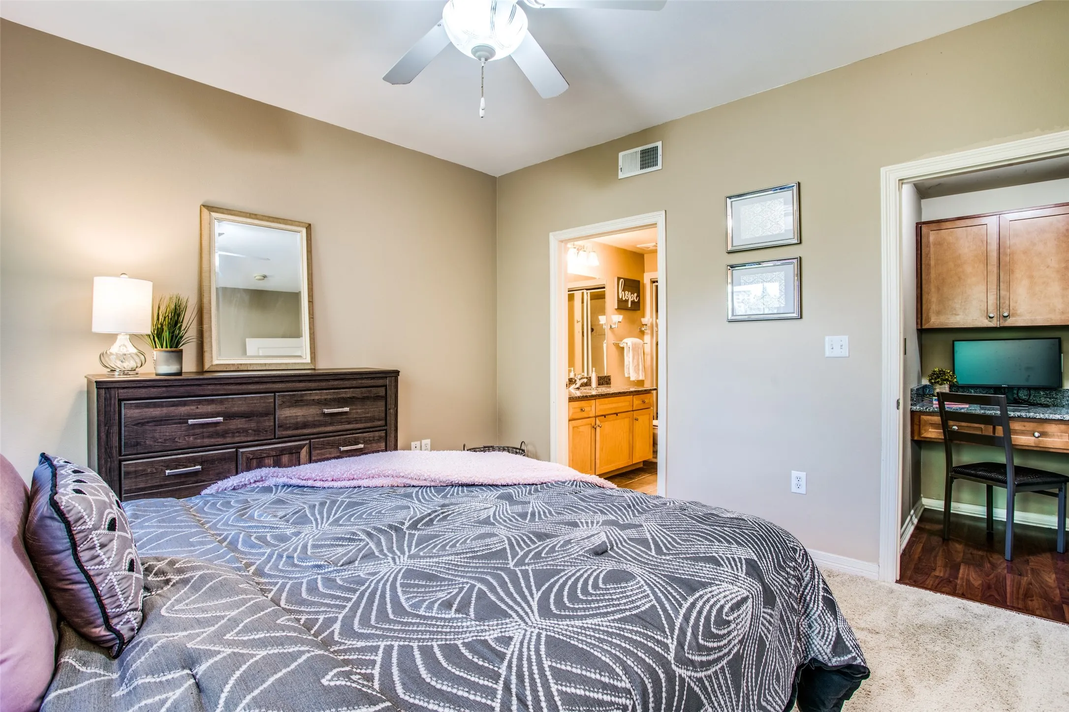 Condominium For Rent in Dallas County , 330 Las Colinas Boulevard E 464, Irving, Texas 75039, 1 Bedroom, 1 Bathroom, 1 Garage spaces, 813 Sqft, built in 2001, mls#21359519, Real Estate Agent in Irving, Homes For Rent in Dallas county, Homes For Rent in Irving, Realtor in Irving Texas, Real Estate Brokerage Independent Realty Texas, Luminita Cordes Realtor
