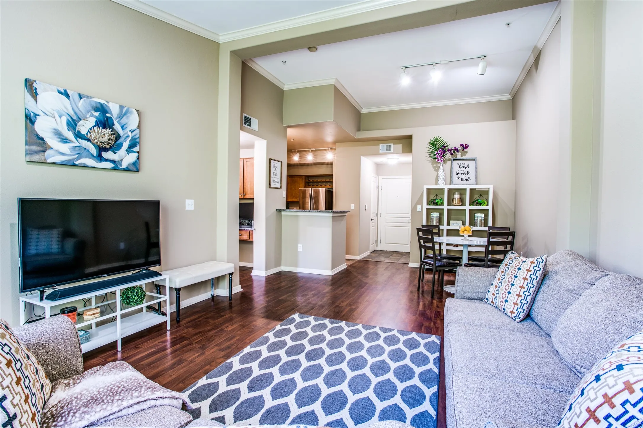 Condominium For Rent in Dallas County , 330 Las Colinas Boulevard E 464, Irving, Texas 75039, 1 Bedroom, 1 Bathroom, 1 Garage spaces, 813 Sqft, built in 2001, mls#21359519, Real Estate Agent in Irving, Homes For Rent in Dallas county, Homes For Rent in Irving, Realtor in Irving Texas, Real Estate Brokerage Independent Realty Texas, Luminita Cordes Realtor
