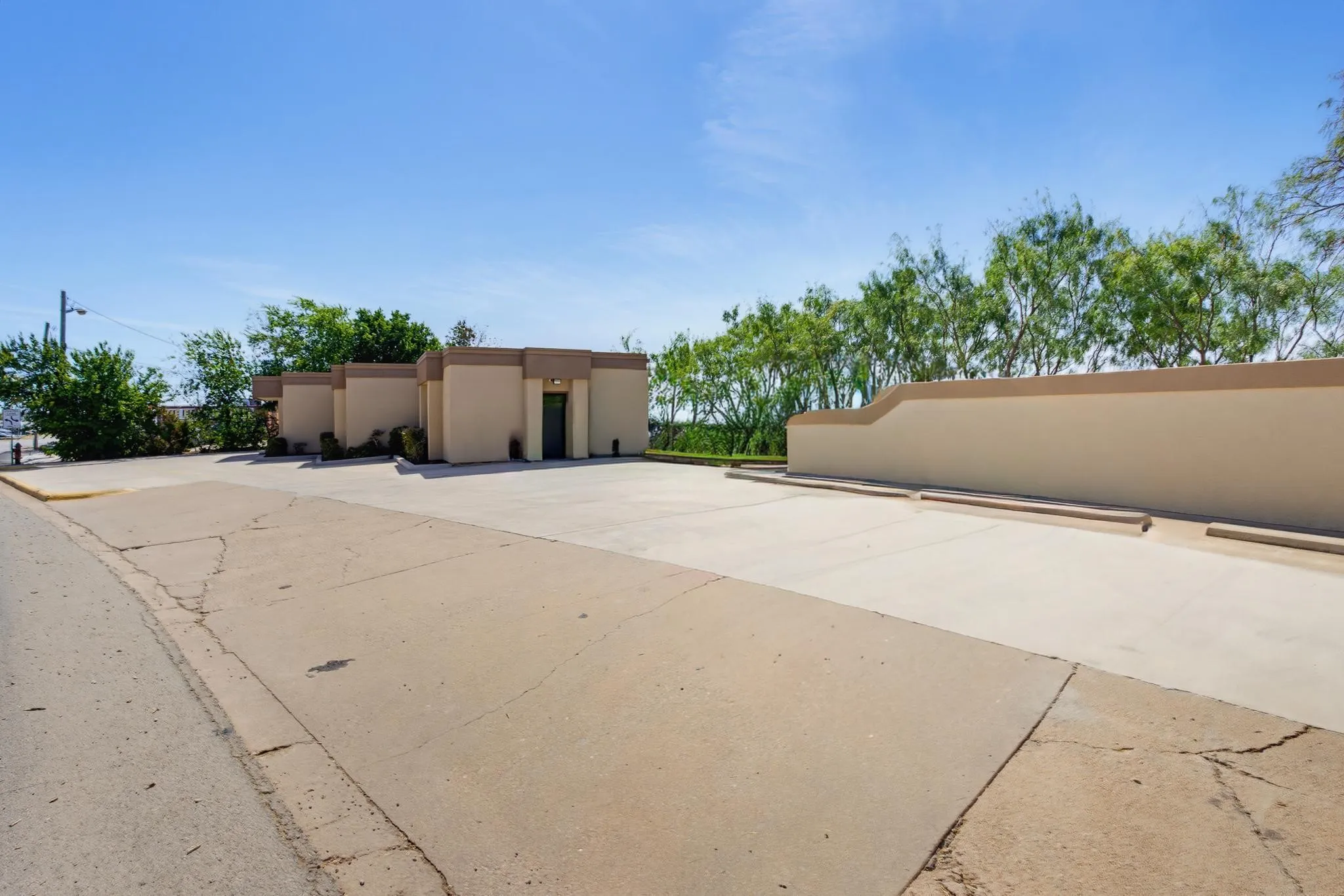 Office For Sale in Taylor County , 4625 N 1st Street, Abilene, Texas 79603, 0, 0, Garage spaces, 0 Sqft, built in 1973, mls#21366121, Real Estate Agent in Abilene, Homes For Sale in Taylor county, Homes For Sale in Abilene, Realtor in Abilene Texas, Real Estate Brokerage Independent Realty Texas, Luminita Cordes Realtor
