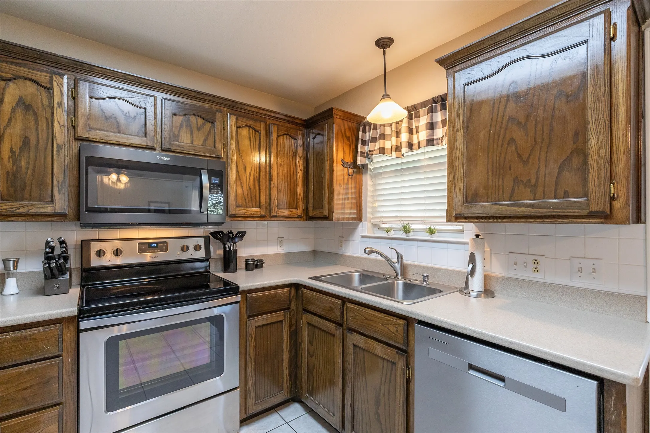Single Family Residence For Sale in Taylor County , 3934 Wake Forest Lane, Abilene, Texas 79602, 3 Bedroom, 2 Bathroom, 2 Garage spaces, 1,318 Sqft, built in 1998, mls#21362765, Real Estate Agent in Abilene, Homes For Sale in Taylor county, Homes For Sale in Abilene, Realtor in Abilene Texas, Real Estate Brokerage Independent Realty Texas, Luminita Cordes Realtor