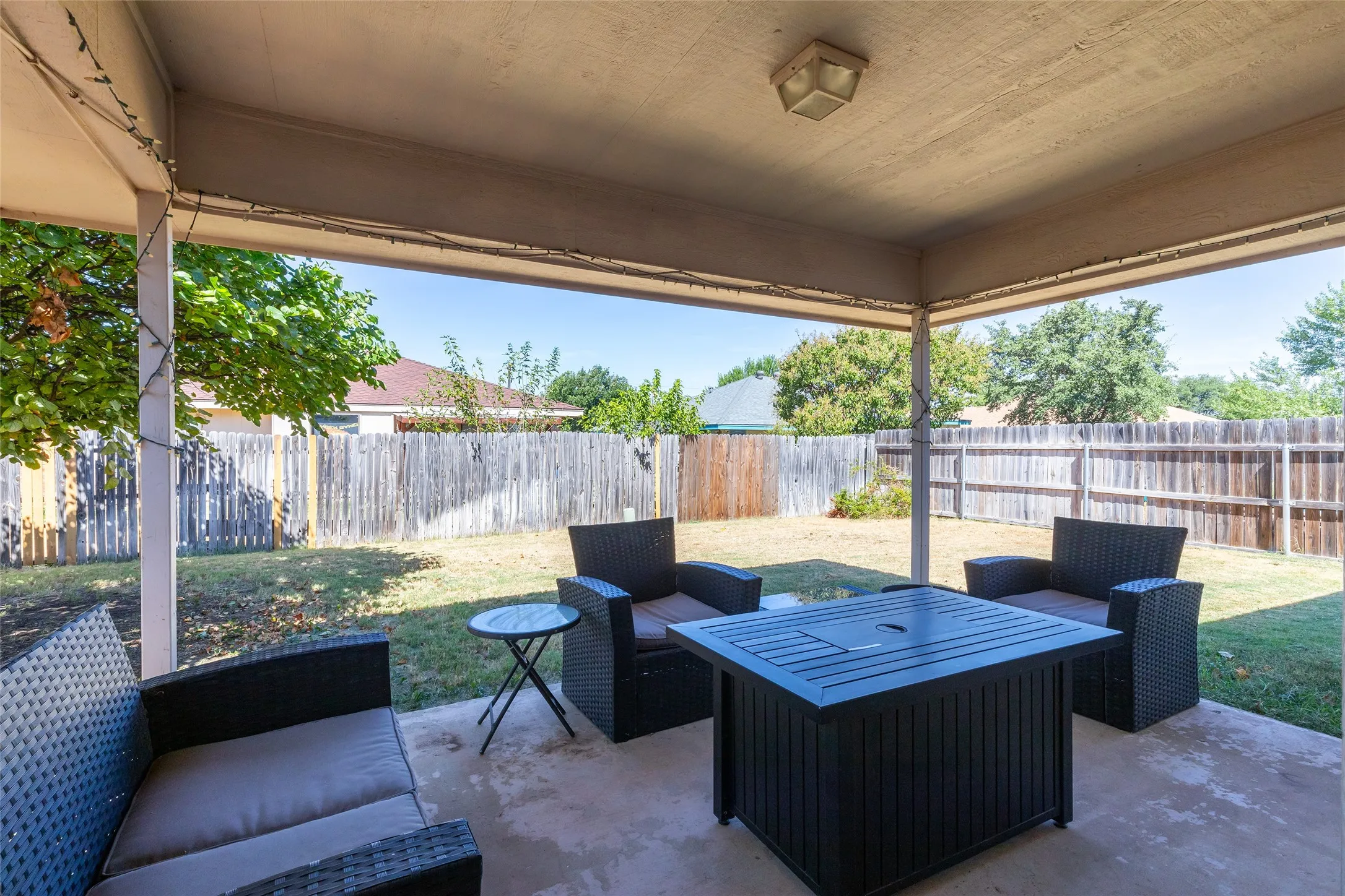 Single Family Residence For Sale in Taylor County , 3934 Wake Forest Lane, Abilene, Texas 79602, 3 Bedroom, 2 Bathroom, 2 Garage spaces, 1,318 Sqft, built in 1998, mls#21362765, Real Estate Agent in Abilene, Homes For Sale in Taylor county, Homes For Sale in Abilene, Realtor in Abilene Texas, Real Estate Brokerage Independent Realty Texas, Luminita Cordes Realtor