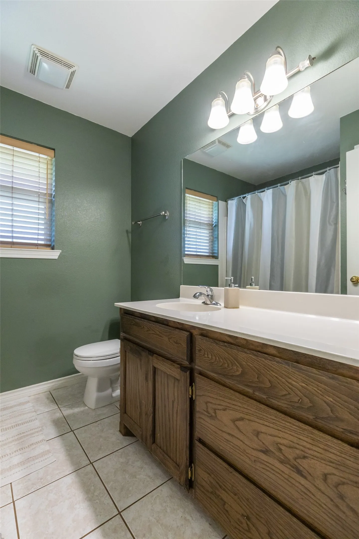 Single Family Residence For Sale in Taylor County , 3934 Wake Forest Lane, Abilene, Texas 79602, 3 Bedroom, 2 Bathroom, 2 Garage spaces, 1,318 Sqft, built in 1998, mls#21362765, Real Estate Agent in Abilene, Homes For Sale in Taylor county, Homes For Sale in Abilene, Realtor in Abilene Texas, Real Estate Brokerage Independent Realty Texas, Luminita Cordes Realtor