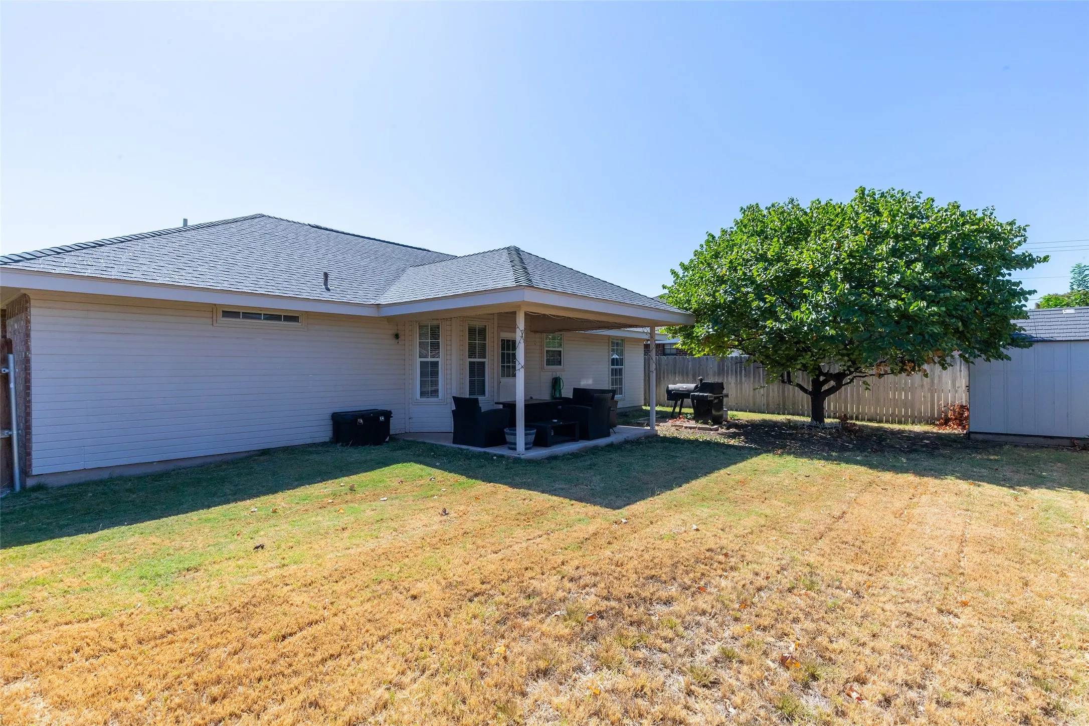 Single Family Residence For Sale in Taylor County , 3934 Wake Forest Lane, Abilene, Texas 79602, 3 Bedroom, 2 Bathroom, 2 Garage spaces, 1,318 Sqft, built in 1998, mls#21362765, Real Estate Agent in Abilene, Homes For Sale in Taylor county, Homes For Sale in Abilene, Realtor in Abilene Texas, Real Estate Brokerage Independent Realty Texas, Luminita Cordes Realtor