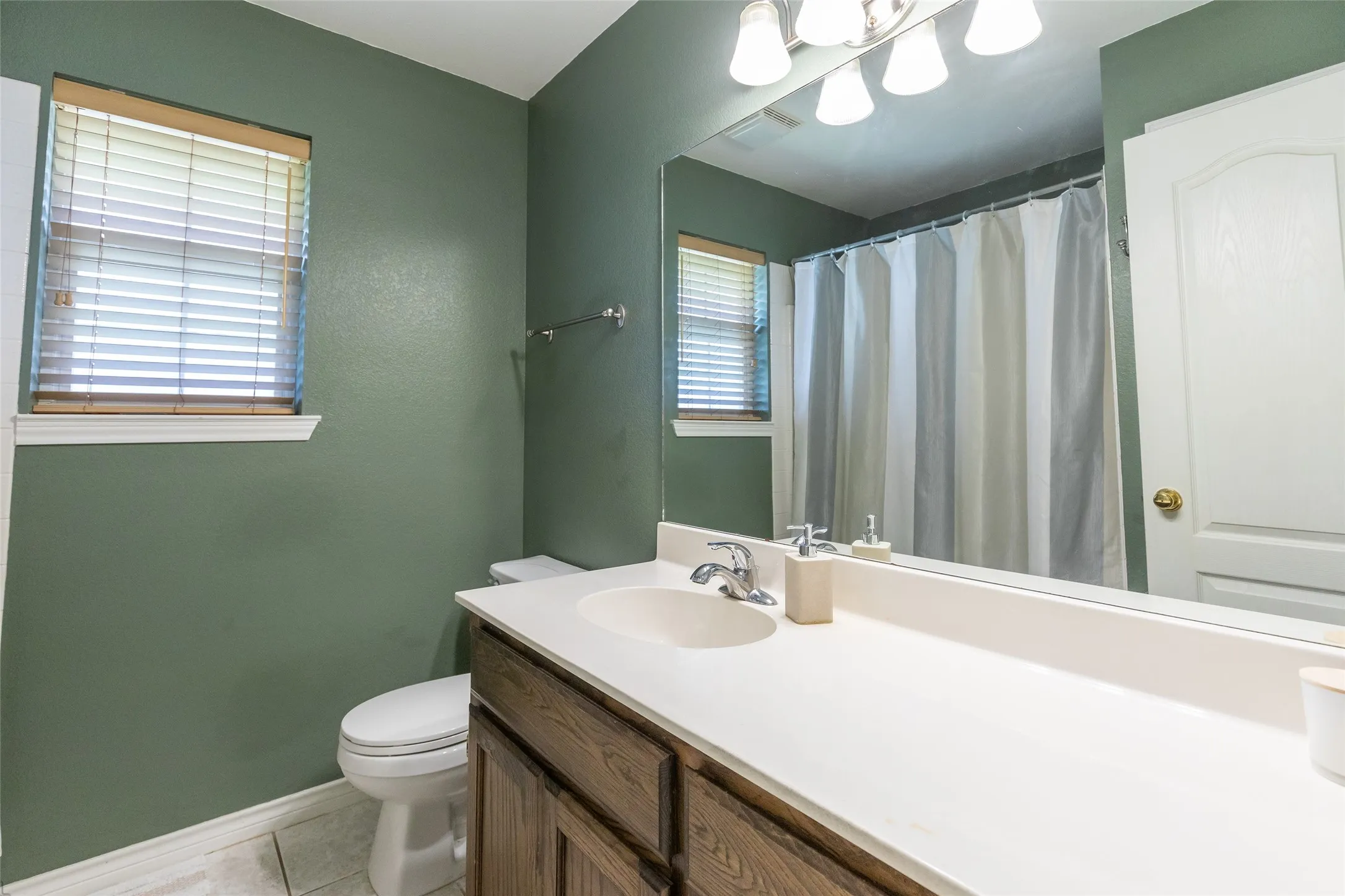 Single Family Residence For Sale in Taylor County , 3934 Wake Forest Lane, Abilene, Texas 79602, 3 Bedroom, 2 Bathroom, 2 Garage spaces, 1,318 Sqft, built in 1998, mls#21362765, Real Estate Agent in Abilene, Homes For Sale in Taylor county, Homes For Sale in Abilene, Realtor in Abilene Texas, Real Estate Brokerage Independent Realty Texas, Luminita Cordes Realtor