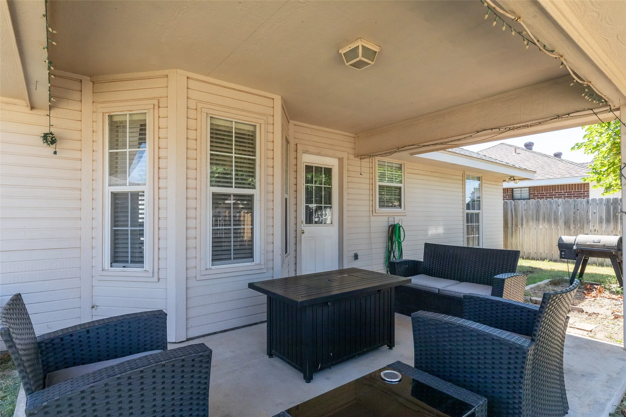Single Family Residence For Sale in Taylor County , 3934 Wake Forest Lane, Abilene, Texas 79602, 3 Bedroom, 2 Bathroom, 2 Garage spaces, 1,318 Sqft, built in 1998, mls#21362765, Real Estate Agent in Abilene, Homes For Sale in Taylor county, Homes For Sale in Abilene, Realtor in Abilene Texas, Real Estate Brokerage Independent Realty Texas, Luminita Cordes Realtor