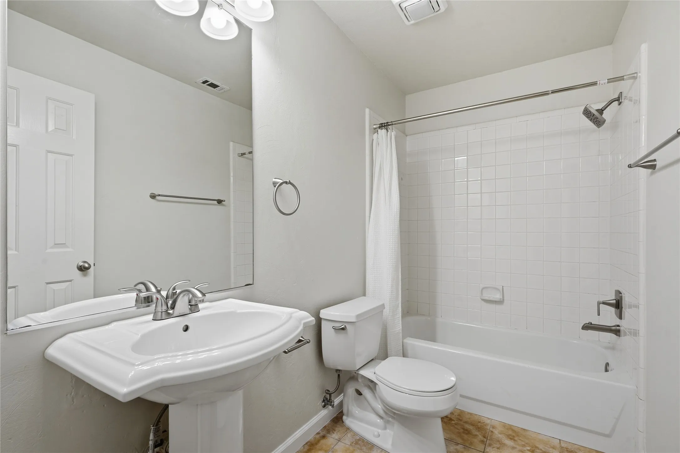 Single Family Residence For Sale in Collin County , 1432 Lone Star Court, Allen, Texas 75013, 4 Bedroom, 3 Bathroom, 2 Garage spaces, 2,332 Sqft, built in 1994, mls#21366672, Real Estate Agent in Allen, Homes For Sale in Collin county, Homes For Sale in Allen, Realtor in Allen Texas, Real Estate Brokerage Independent Realty Texas, Luminita Cordes Realtor