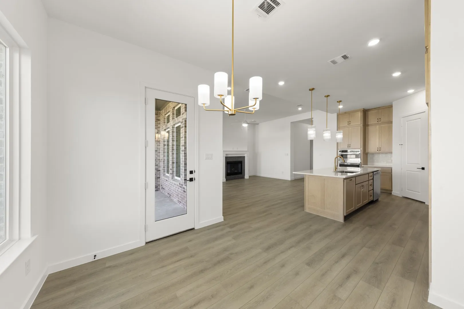 16. 6804 Gibson - Dining (2)
