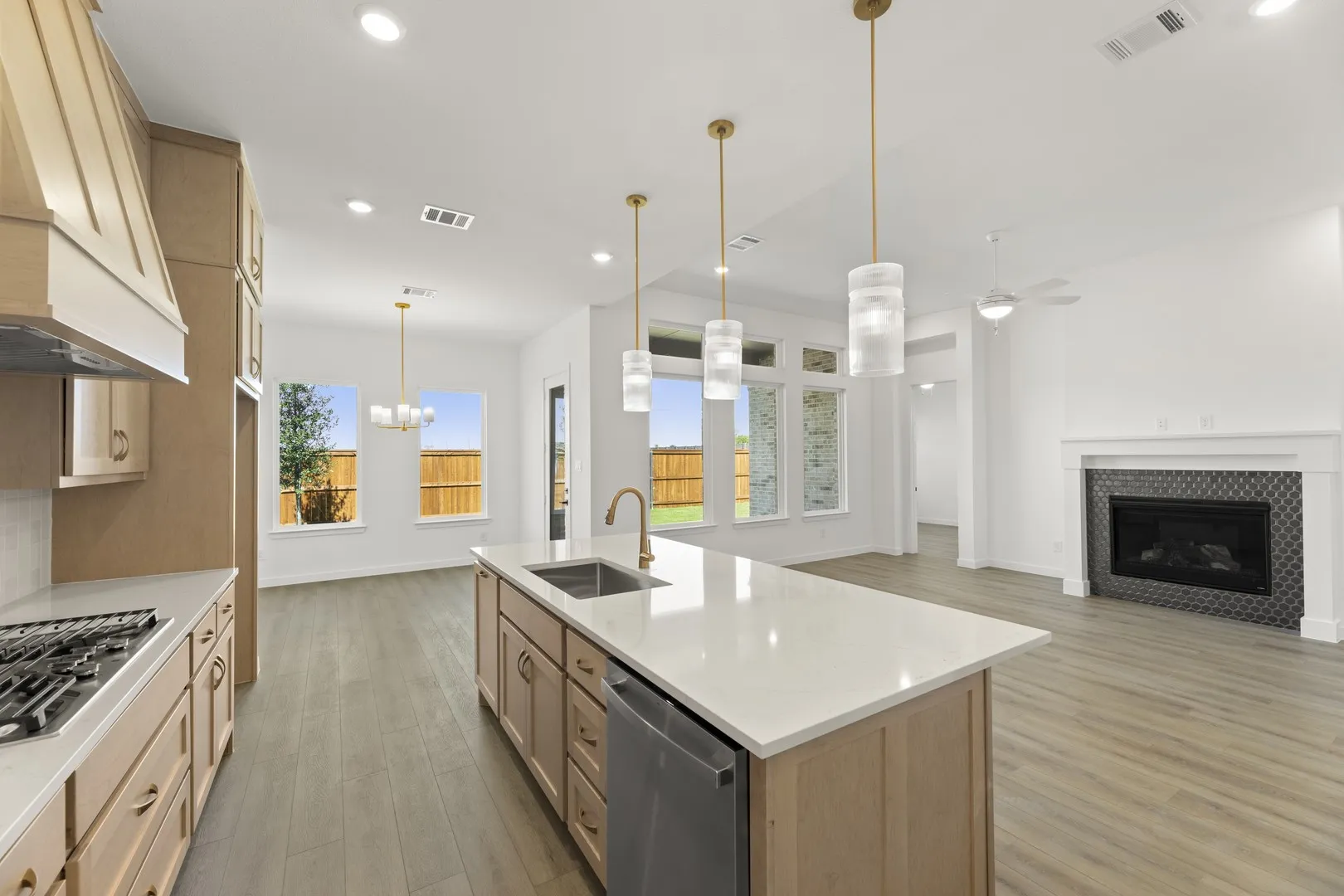 13. 6804 Gibson - Kitchen (3)