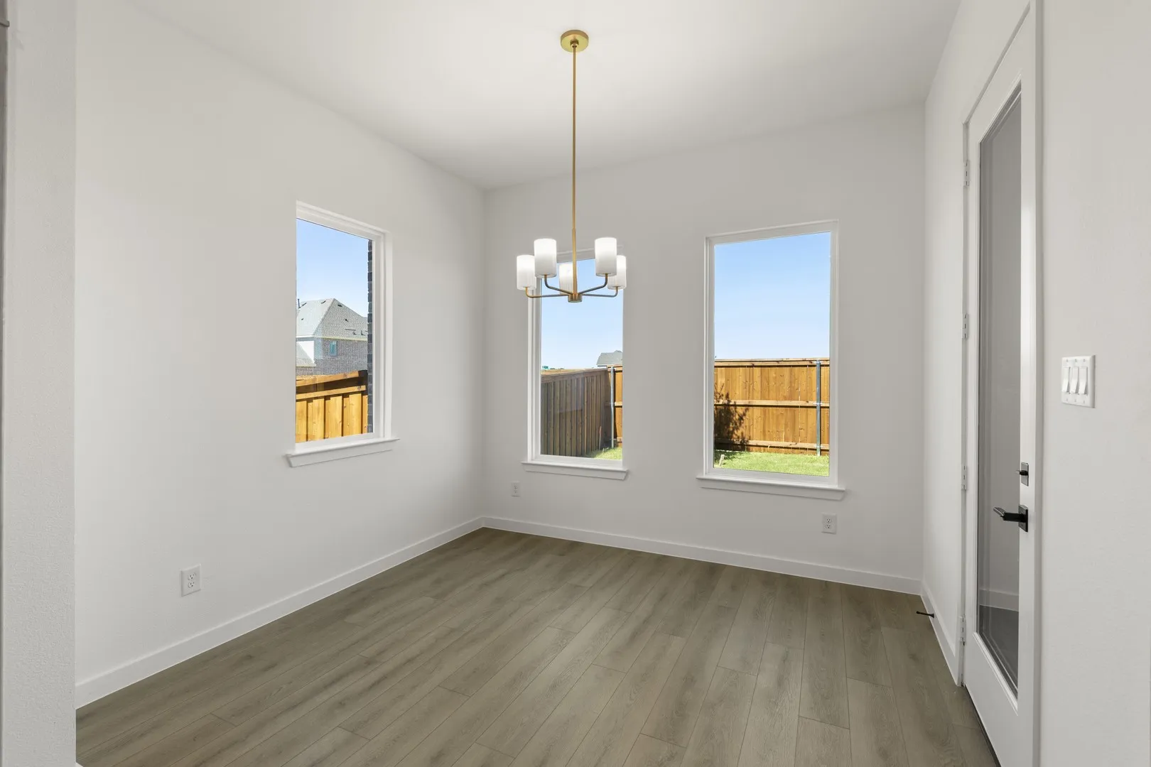 15. 6804 Gibson - Dining