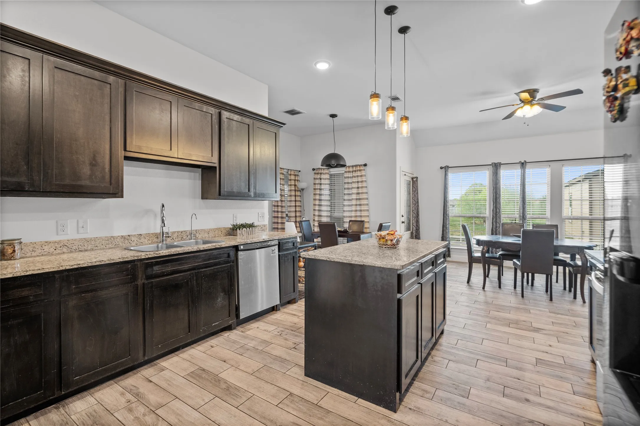 Single Family Residence For Sale in Ellis County , 829 Meadow Lark Lane, Red Oak, Texas 75154, 4 Bedroom, 4 Bathroom, 2 Garage spaces, 2,397 Sqft, built in 2017, mls#21344433, Real Estate Agent in Red Oak, Homes For Sale in Ellis county, Homes For Sale in Red Oak, Realtor in Red Oak Texas, Real Estate Brokerage Independent Realty Texas, Luminita Cordes Realtor