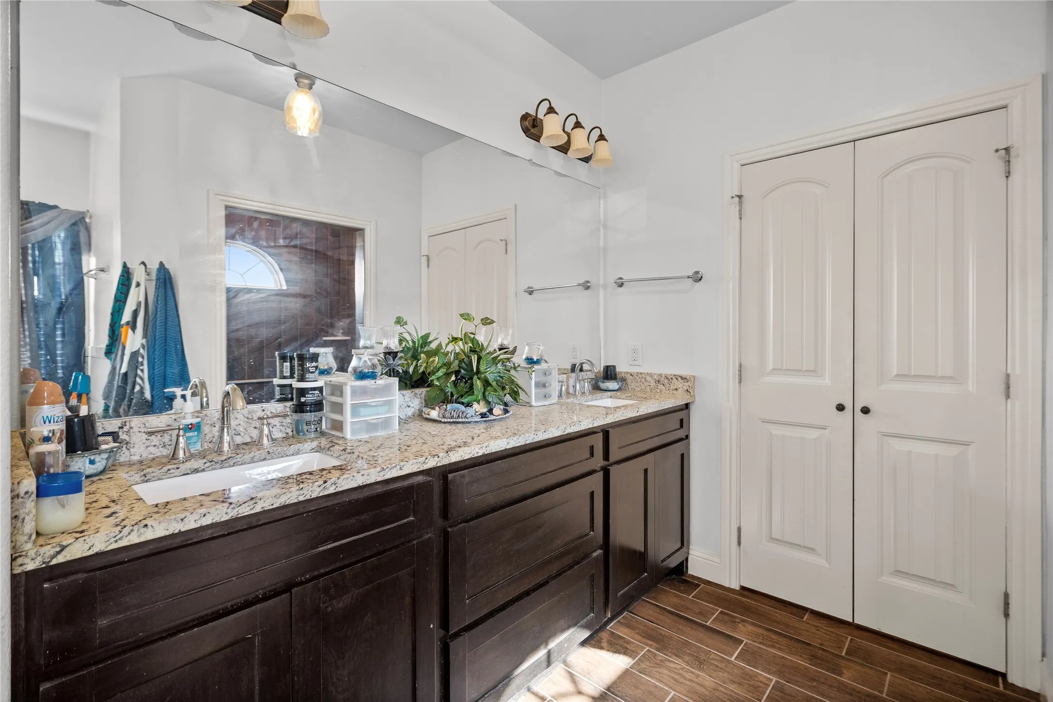 Single Family Residence For Sale in Ellis County , 829 Meadow Lark Lane, Red Oak, Texas 75154, 4 Bedroom, 4 Bathroom, 2 Garage spaces, 2,397 Sqft, built in 2017, mls#21344433, Real Estate Agent in Red Oak, Homes For Sale in Ellis county, Homes For Sale in Red Oak, Realtor in Red Oak Texas, Real Estate Brokerage Independent Realty Texas, Luminita Cordes Realtor