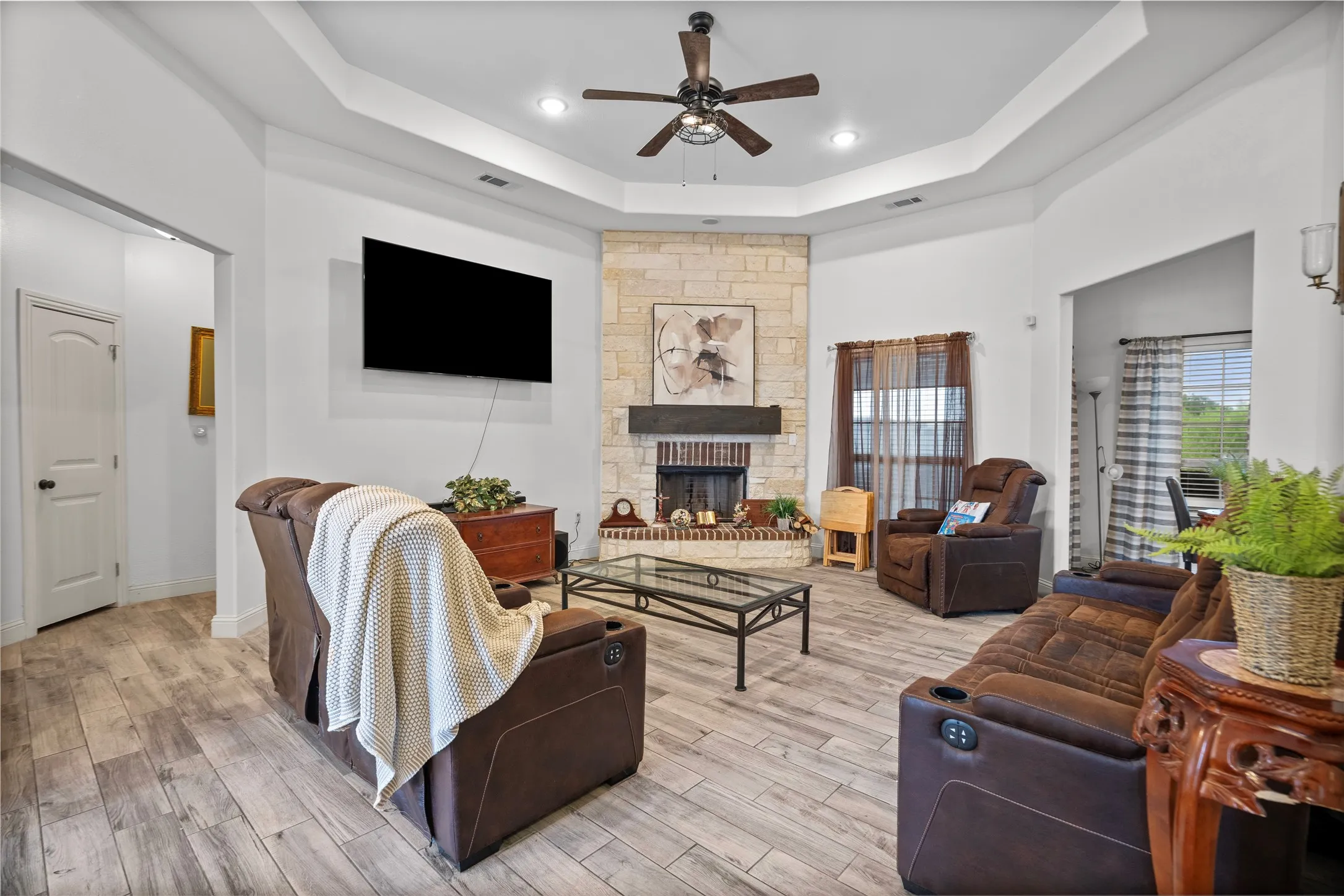 Single Family Residence For Sale in Ellis County , 829 Meadow Lark Lane, Red Oak, Texas 75154, 4 Bedroom, 4 Bathroom, 2 Garage spaces, 2,397 Sqft, built in 2017, mls#21344433, Real Estate Agent in Red Oak, Homes For Sale in Ellis county, Homes For Sale in Red Oak, Realtor in Red Oak Texas, Real Estate Brokerage Independent Realty Texas, Luminita Cordes Realtor