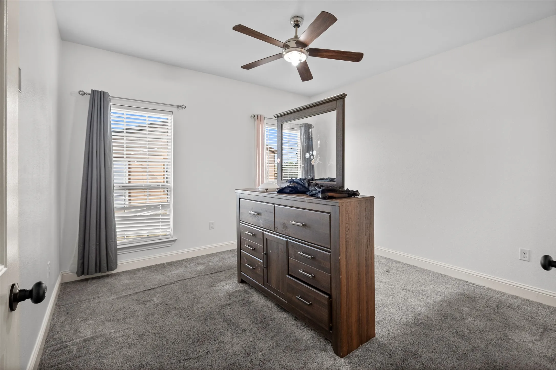 Single Family Residence For Sale in Ellis County , 829 Meadow Lark Lane, Red Oak, Texas 75154, 4 Bedroom, 4 Bathroom, 2 Garage spaces, 2,397 Sqft, built in 2017, mls#21344433, Real Estate Agent in Red Oak, Homes For Sale in Ellis county, Homes For Sale in Red Oak, Realtor in Red Oak Texas, Real Estate Brokerage Independent Realty Texas, Luminita Cordes Realtor
