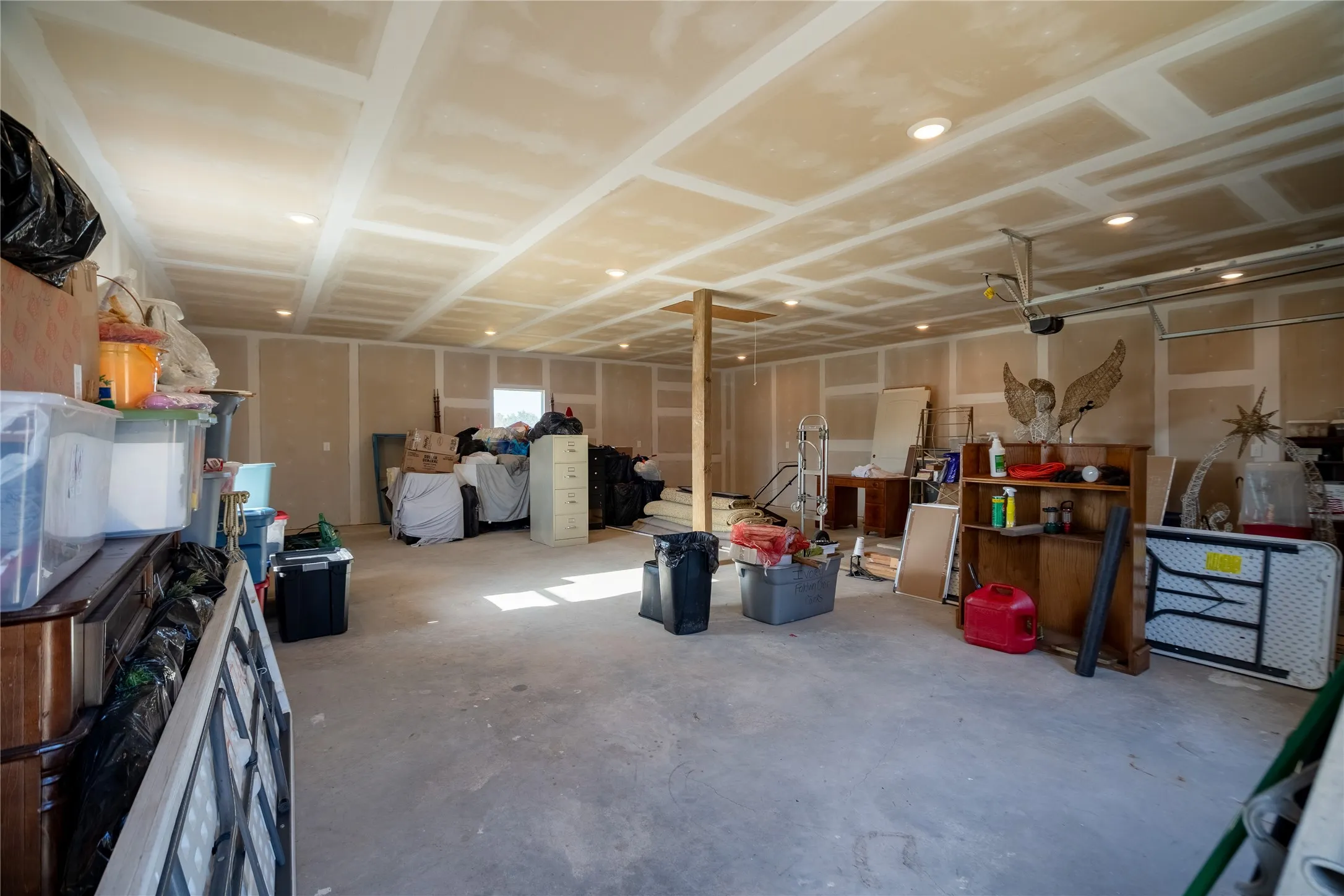 Single Family Residence For Sale in Ellis County , 829 Meadow Lark Lane, Red Oak, Texas 75154, 4 Bedroom, 4 Bathroom, 2 Garage spaces, 2,397 Sqft, built in 2017, mls#21344433, Real Estate Agent in Red Oak, Homes For Sale in Ellis county, Homes For Sale in Red Oak, Realtor in Red Oak Texas, Real Estate Brokerage Independent Realty Texas, Luminita Cordes Realtor