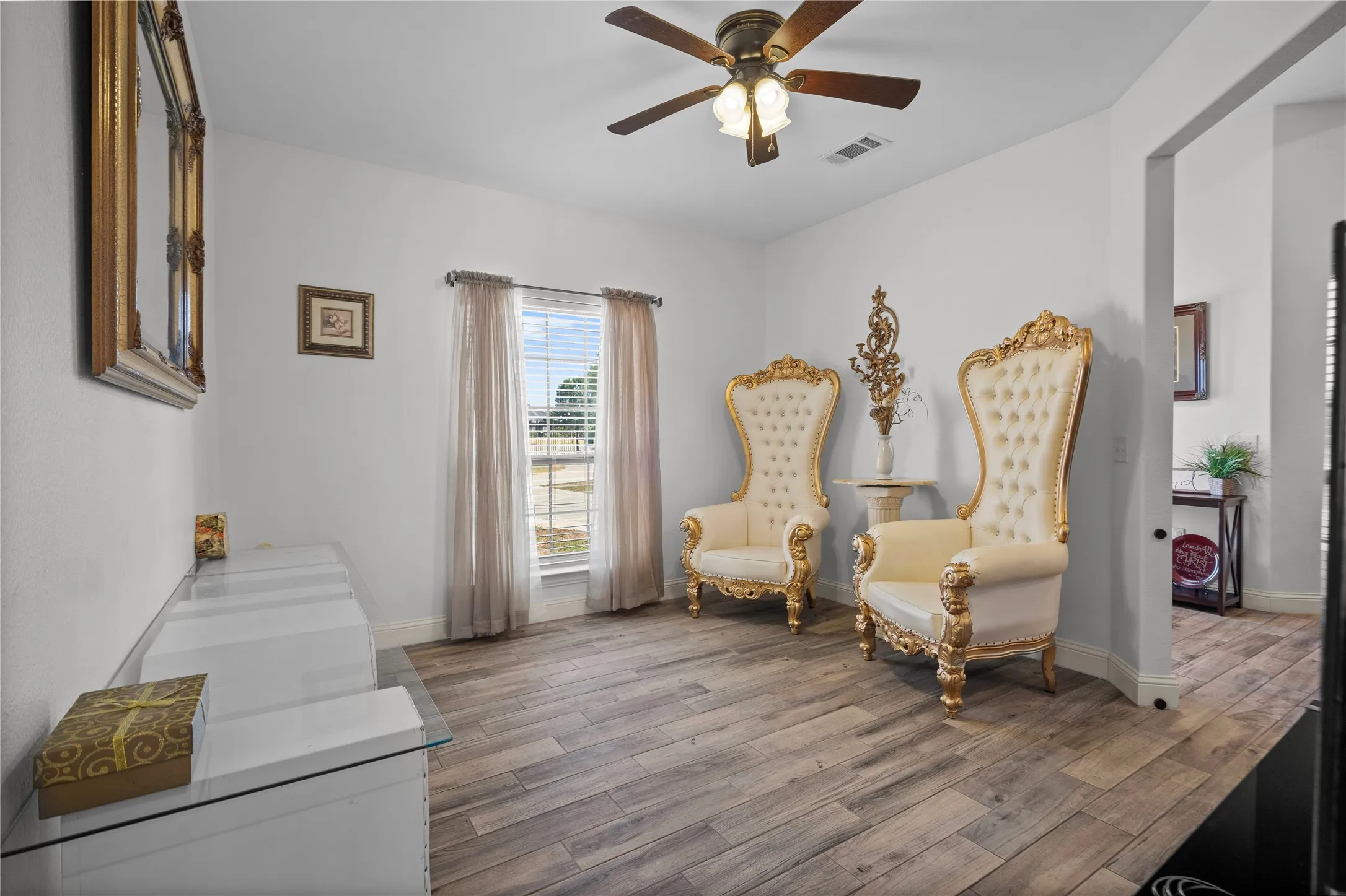 Single Family Residence For Sale in Ellis County , 829 Meadow Lark Lane, Red Oak, Texas 75154, 4 Bedroom, 4 Bathroom, 2 Garage spaces, 2,397 Sqft, built in 2017, mls#21344433, Real Estate Agent in Red Oak, Homes For Sale in Ellis county, Homes For Sale in Red Oak, Realtor in Red Oak Texas, Real Estate Brokerage Independent Realty Texas, Luminita Cordes Realtor