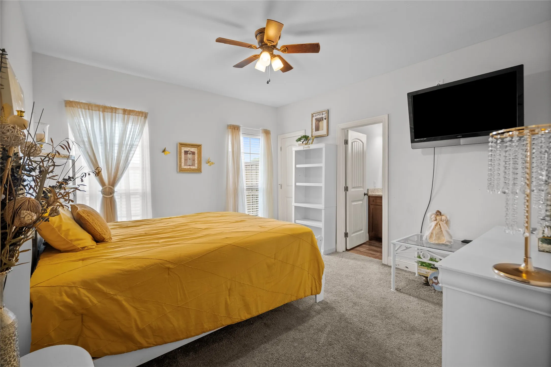 Single Family Residence For Sale in Ellis County , 829 Meadow Lark Lane, Red Oak, Texas 75154, 4 Bedroom, 4 Bathroom, 2 Garage spaces, 2,397 Sqft, built in 2017, mls#21344433, Real Estate Agent in Red Oak, Homes For Sale in Ellis county, Homes For Sale in Red Oak, Realtor in Red Oak Texas, Real Estate Brokerage Independent Realty Texas, Luminita Cordes Realtor