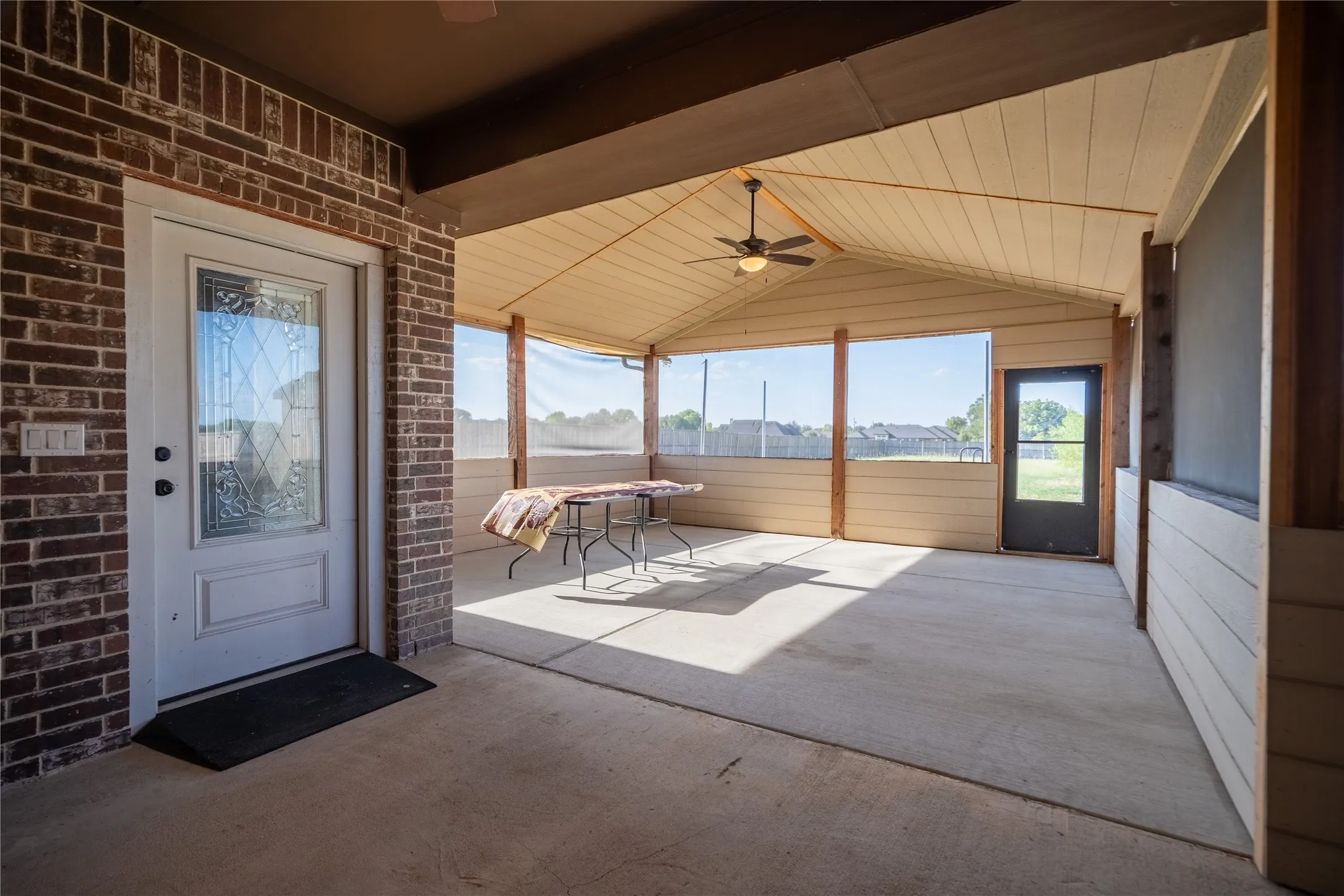 Single Family Residence For Sale in Ellis County , 829 Meadow Lark Lane, Red Oak, Texas 75154, 4 Bedroom, 4 Bathroom, 2 Garage spaces, 2,397 Sqft, built in 2017, mls#21344433, Real Estate Agent in Red Oak, Homes For Sale in Ellis county, Homes For Sale in Red Oak, Realtor in Red Oak Texas, Real Estate Brokerage Independent Realty Texas, Luminita Cordes Realtor